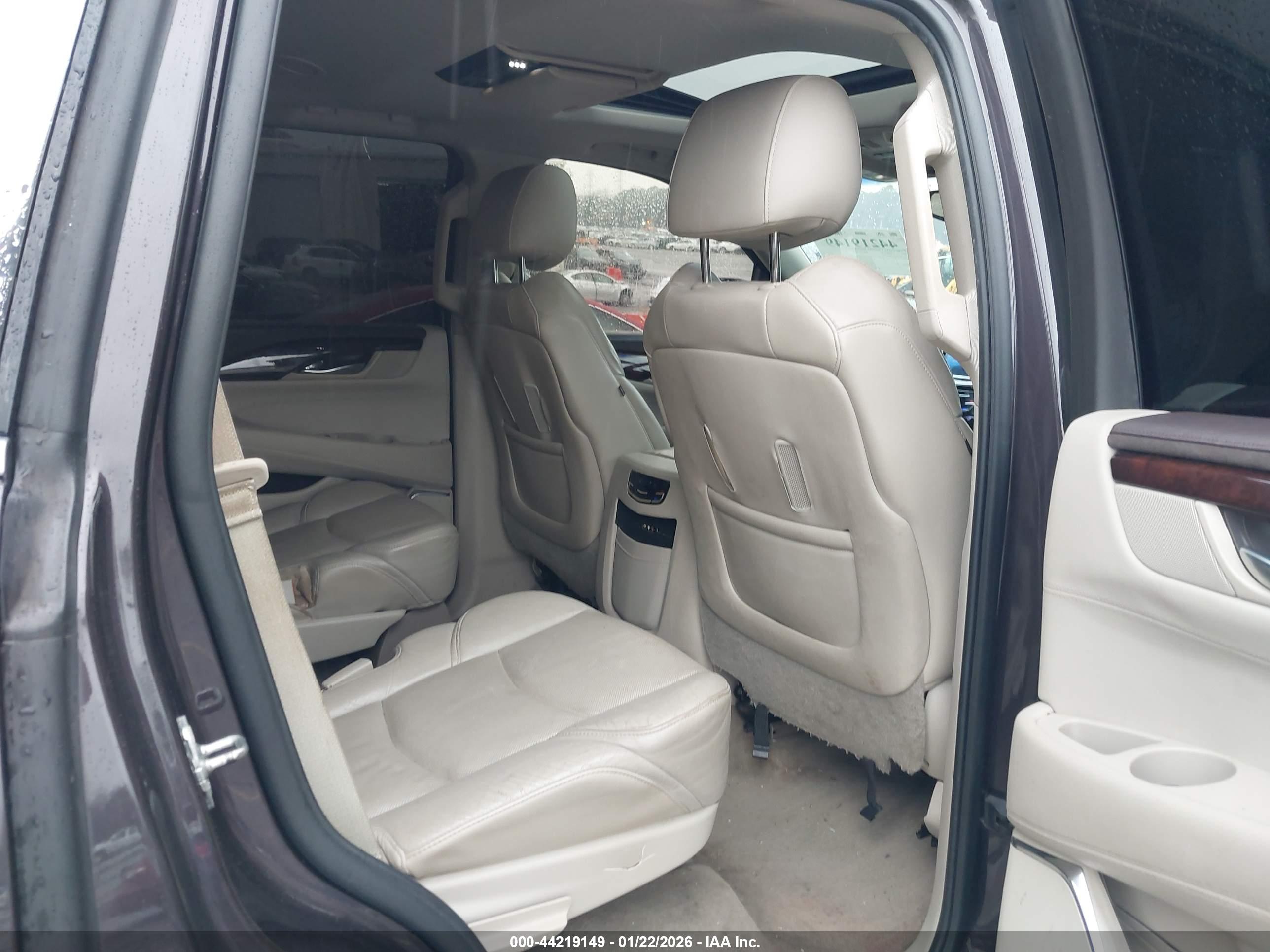 CADILLAC ESCALADE image 8