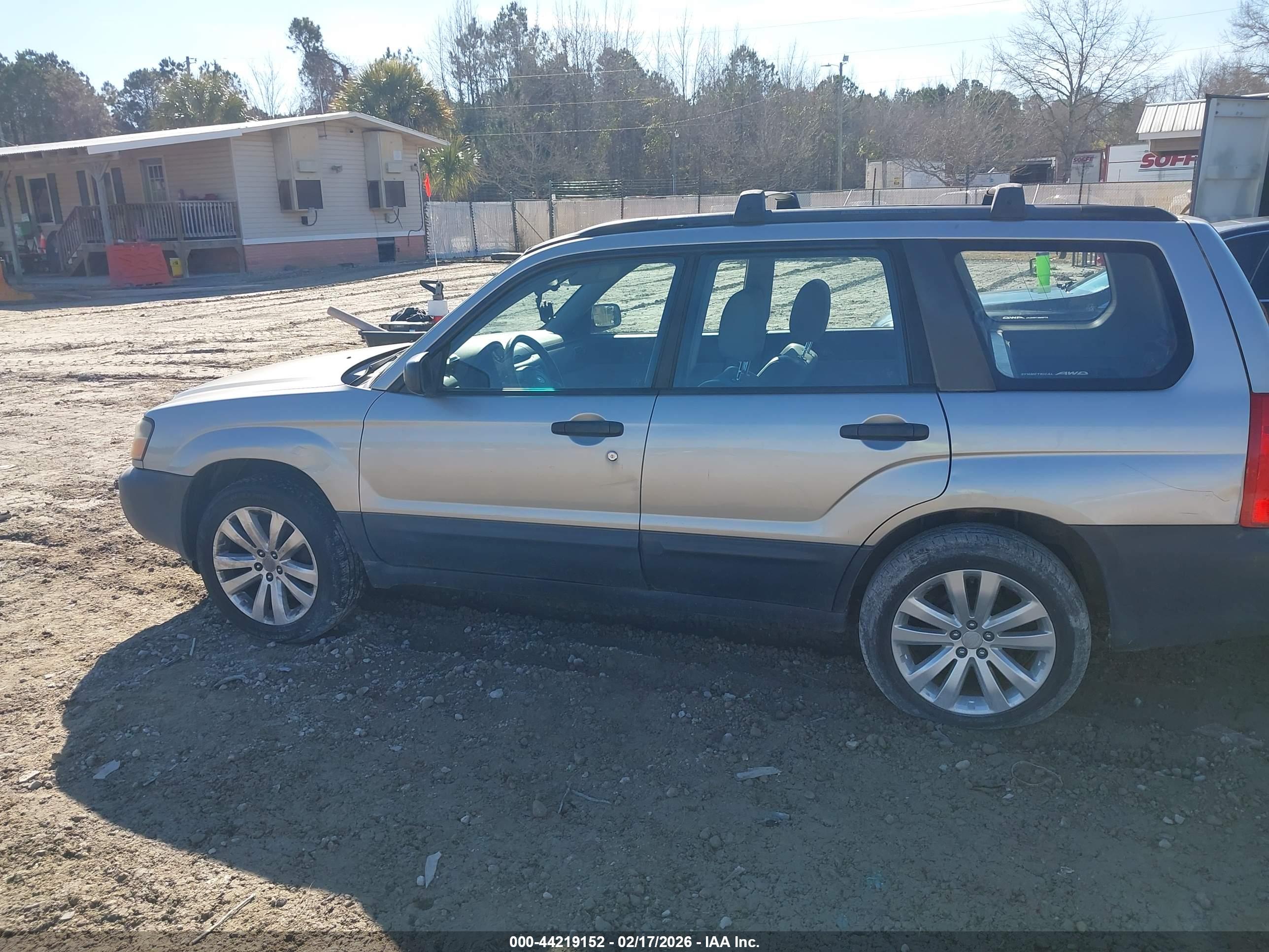 SUBARU FORESTER image 6