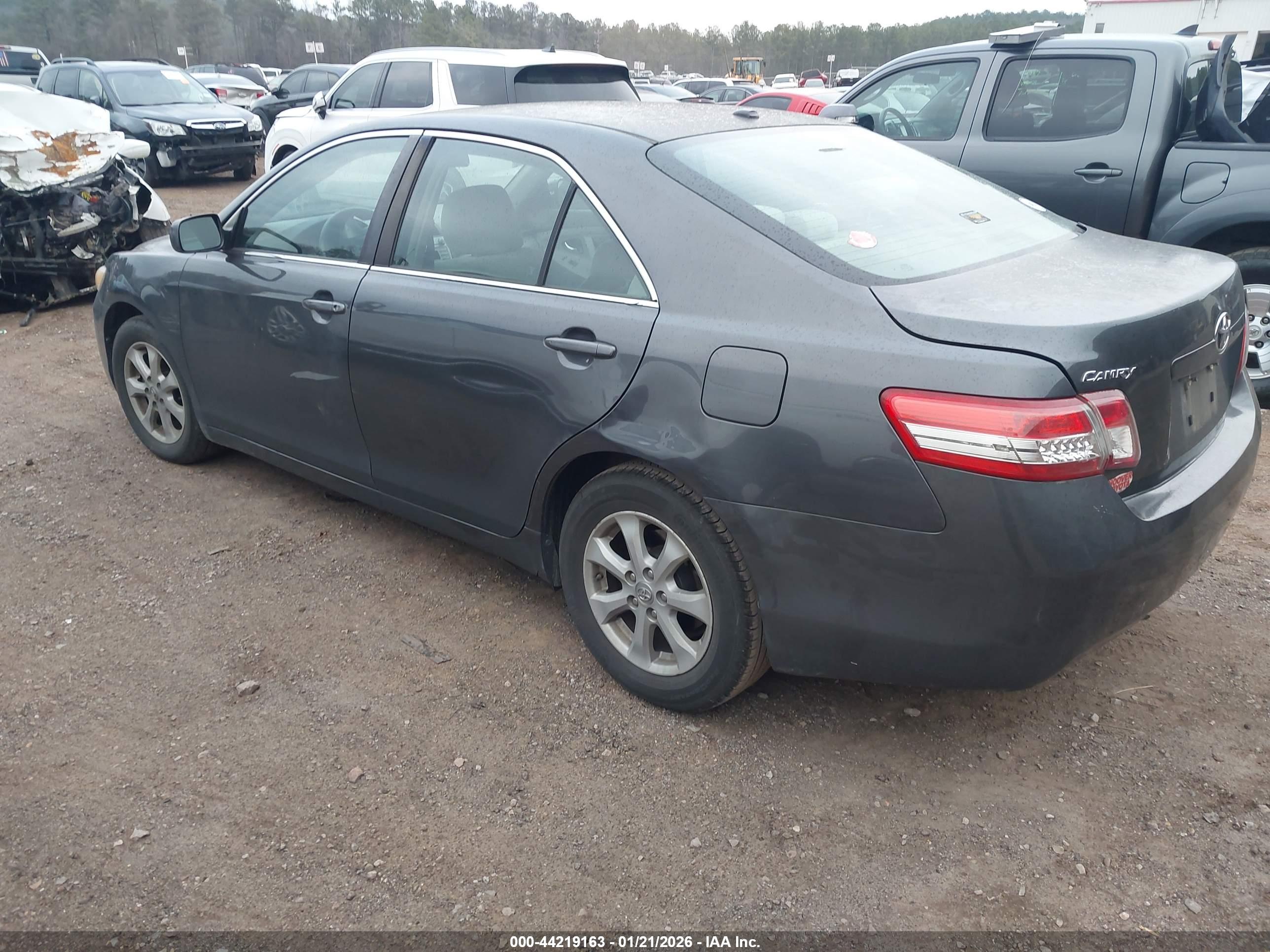 TOYOTA CAMRY image 3