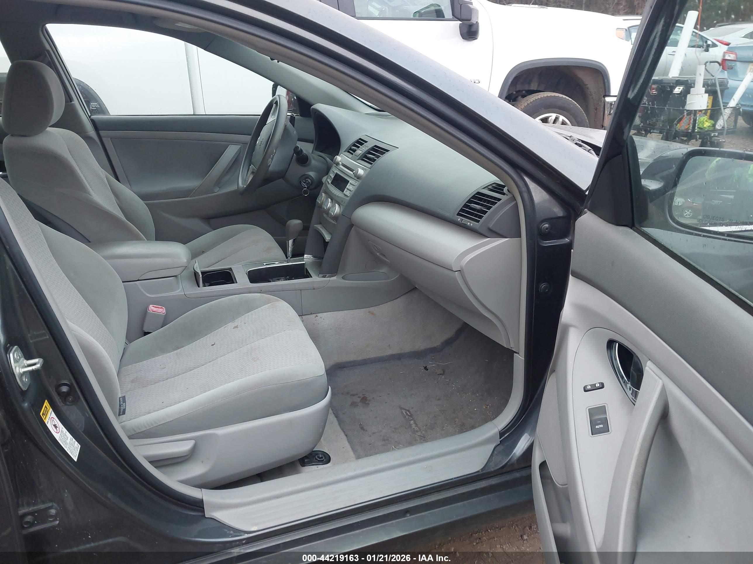 TOYOTA CAMRY image 5