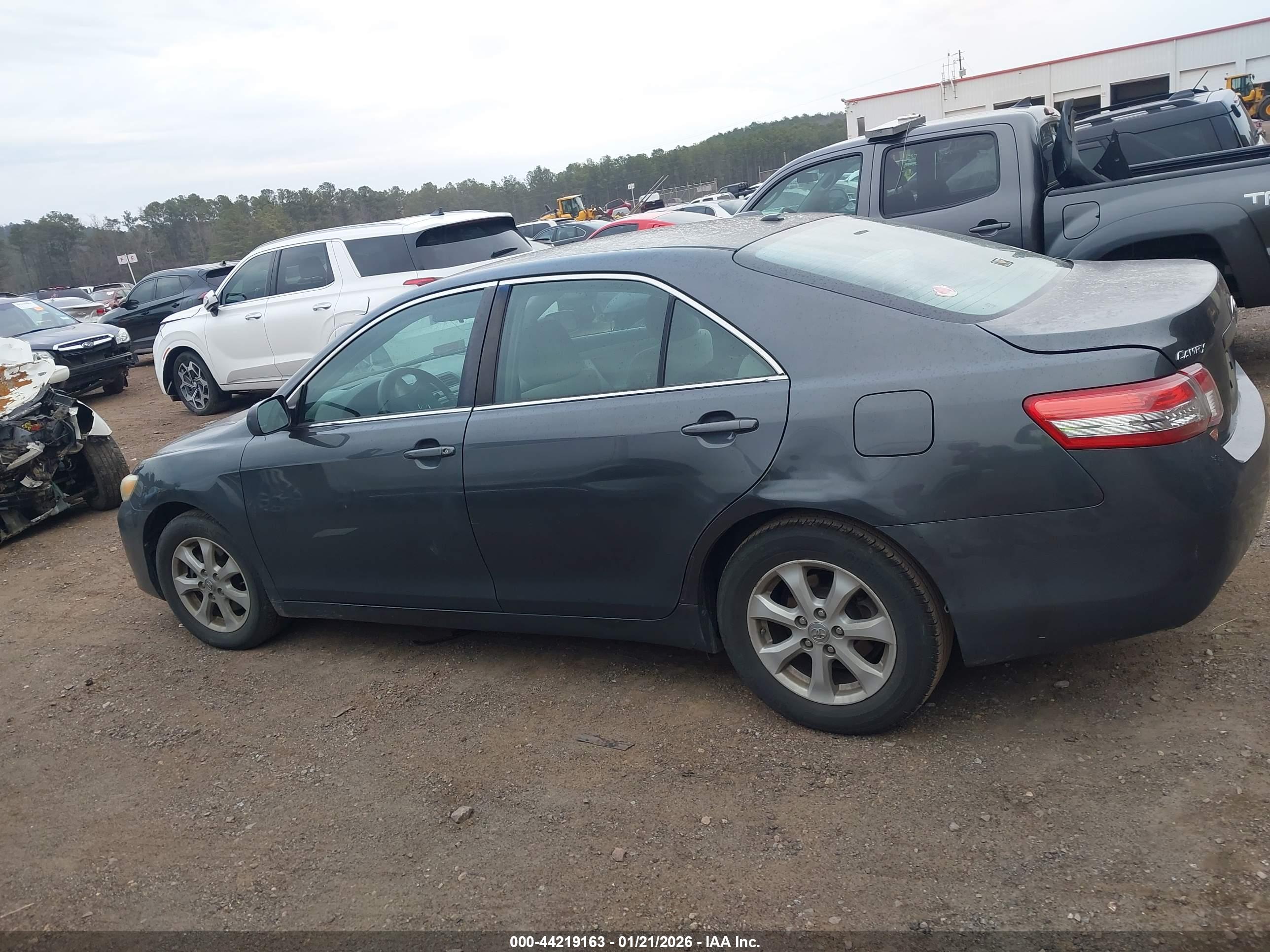 TOYOTA CAMRY image 6