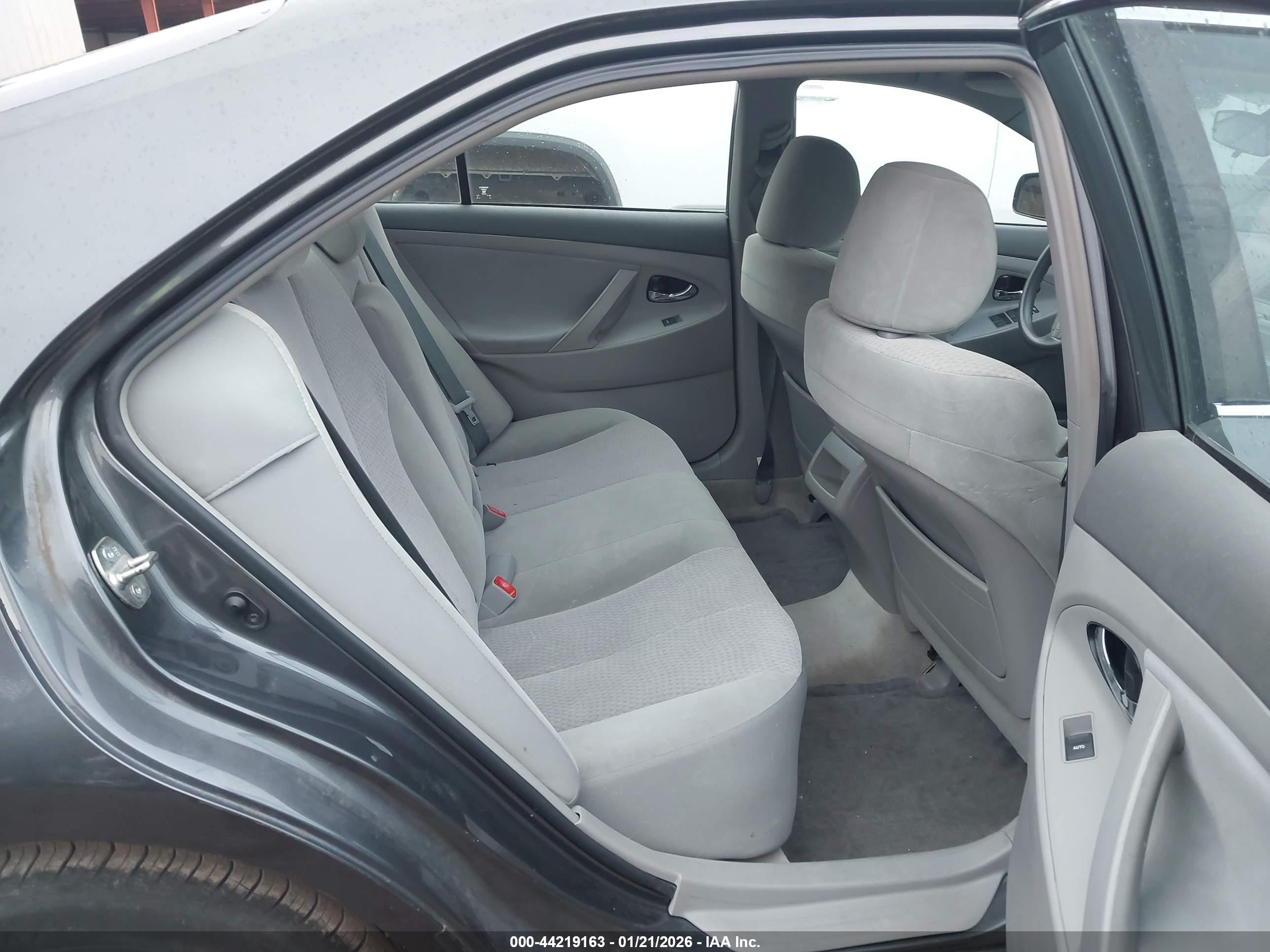 TOYOTA CAMRY image 8