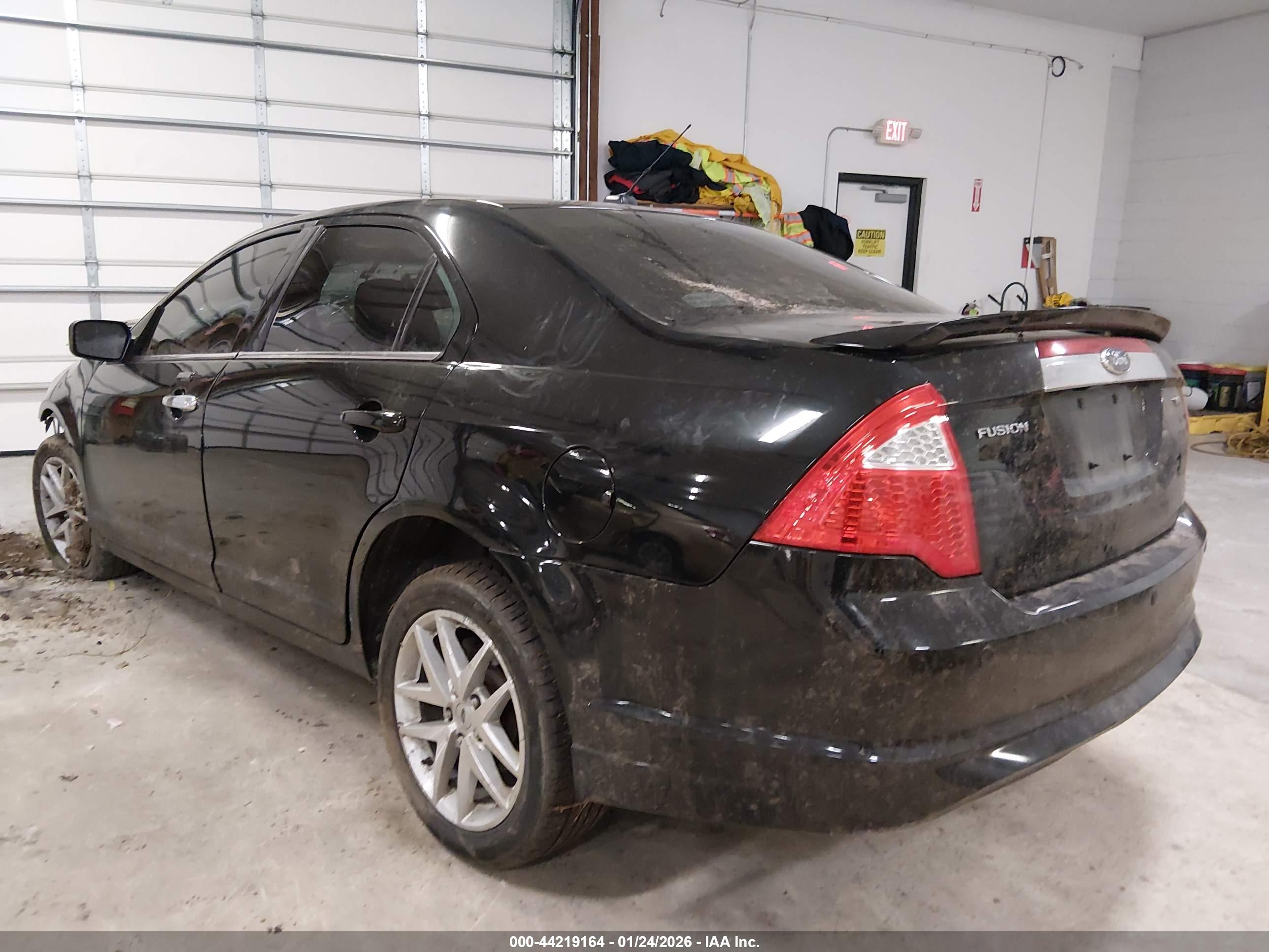 FORD FUSION image 3