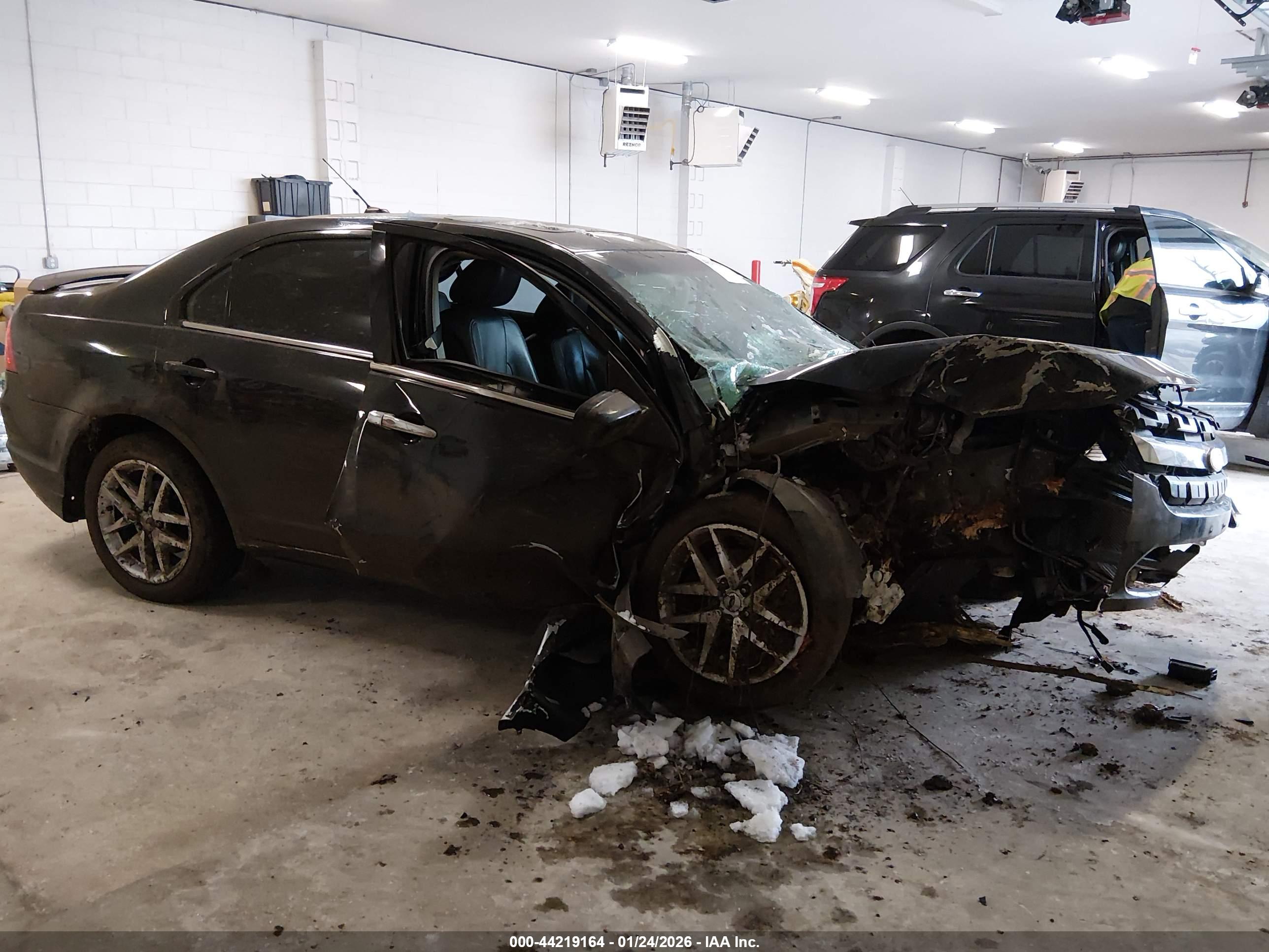 FORD FUSION image 6