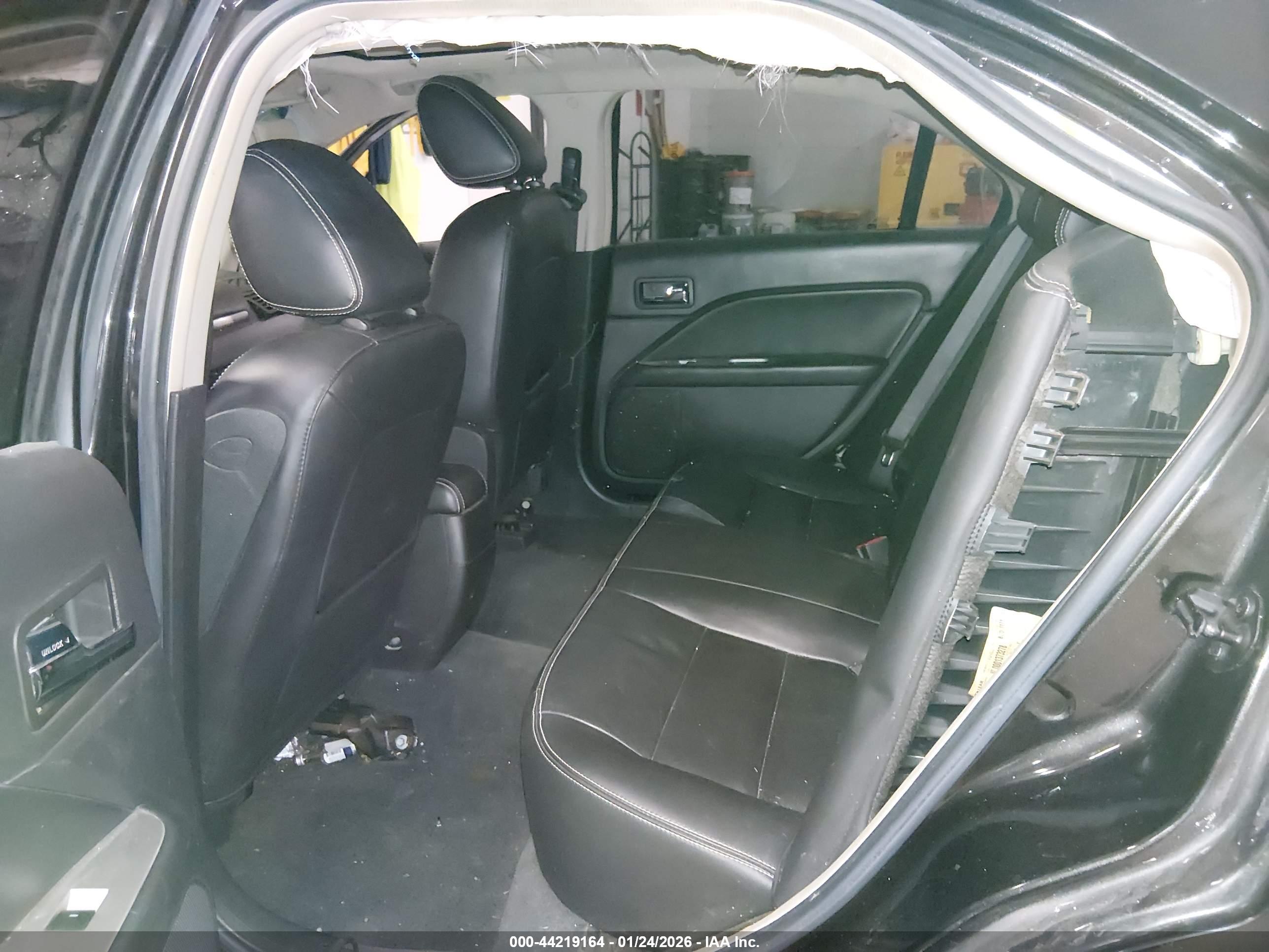 FORD FUSION image 8