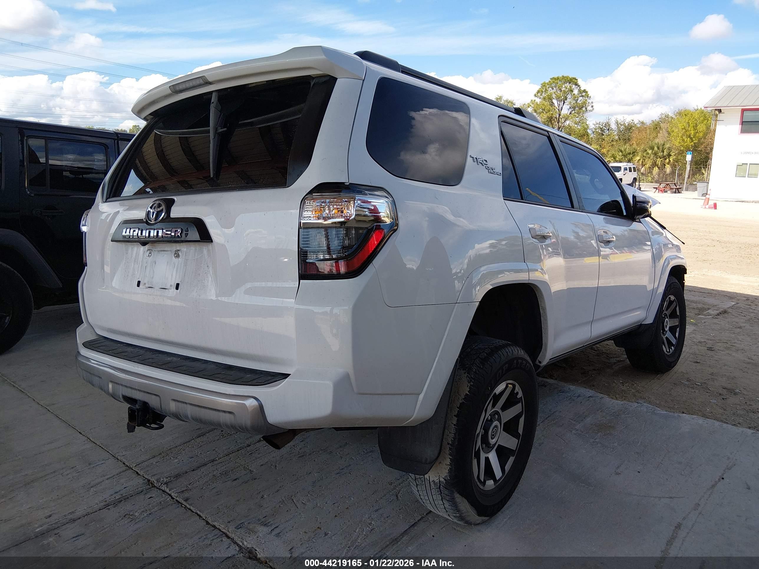 TOYOTA 4RUNNER image 4