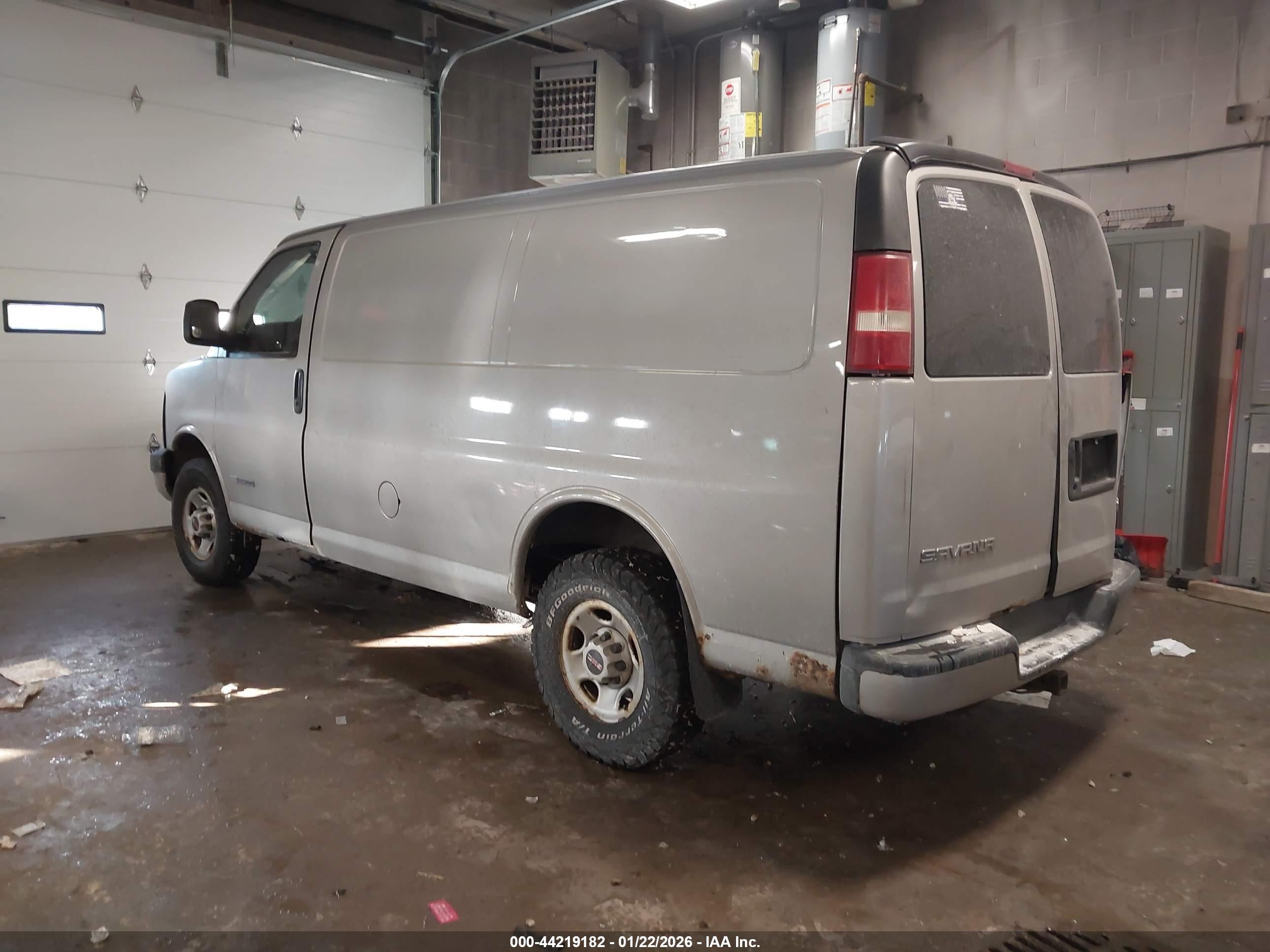 GMC SAVANA image 3