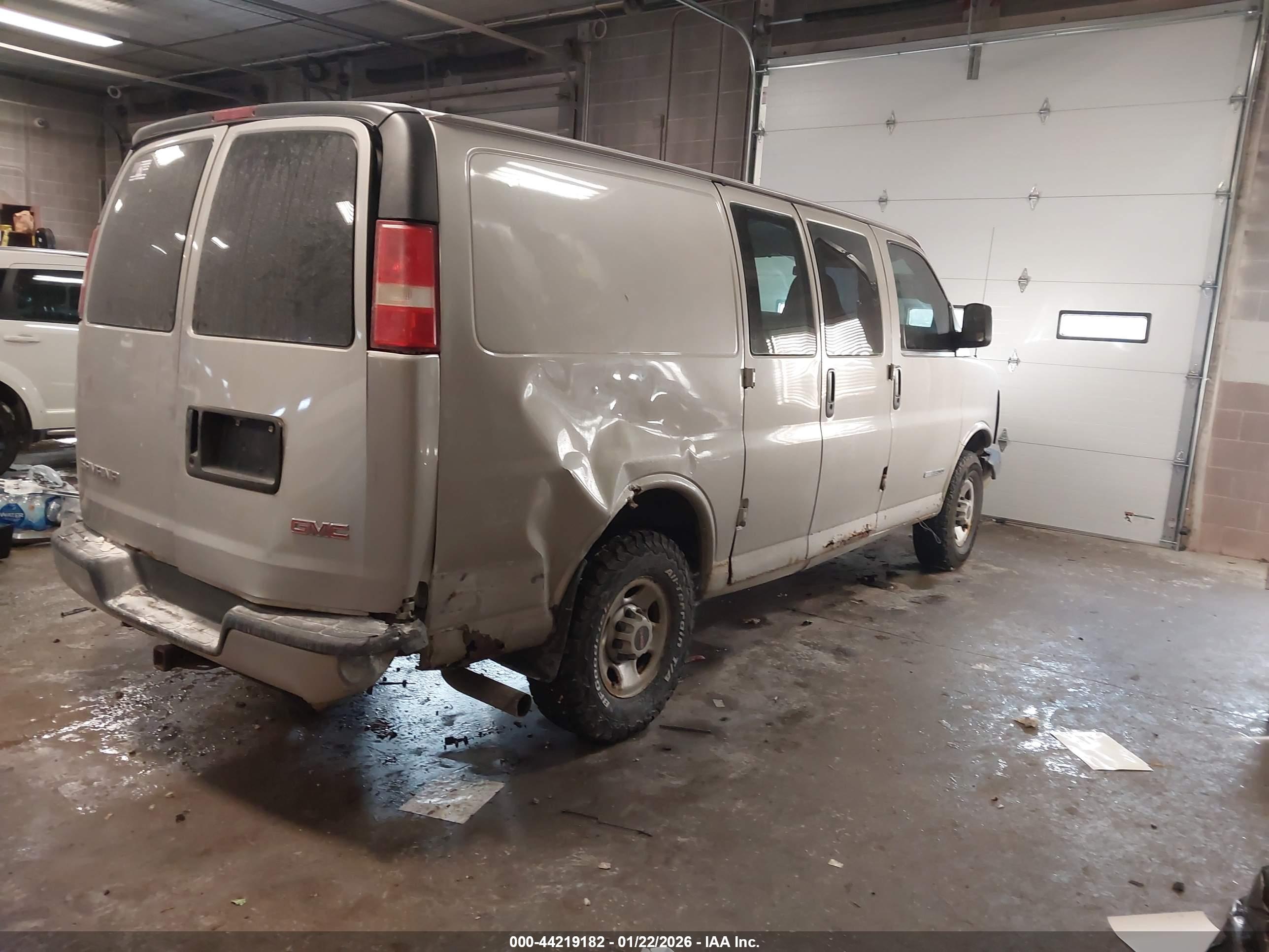 GMC SAVANA image 4