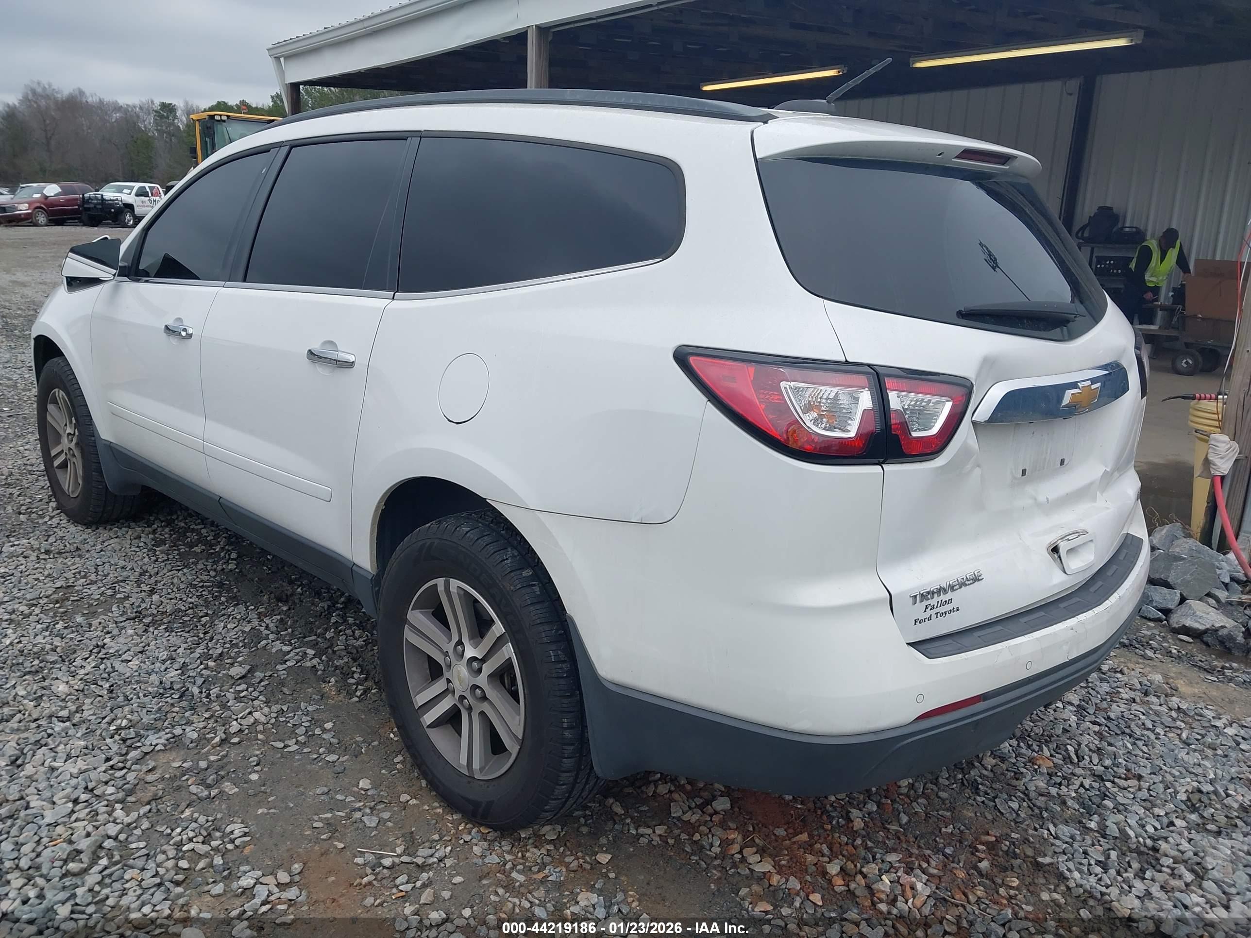 CHEVROLET TRAVERSE image 3