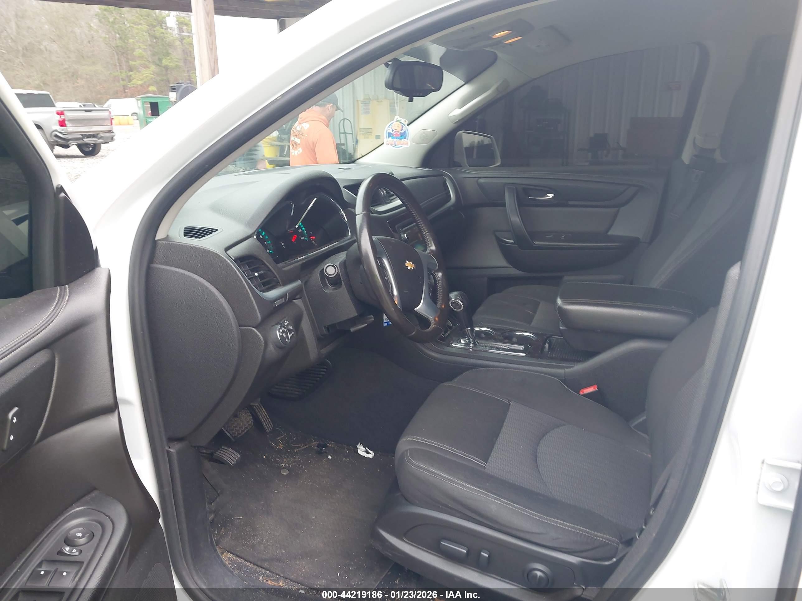CHEVROLET TRAVERSE image 5