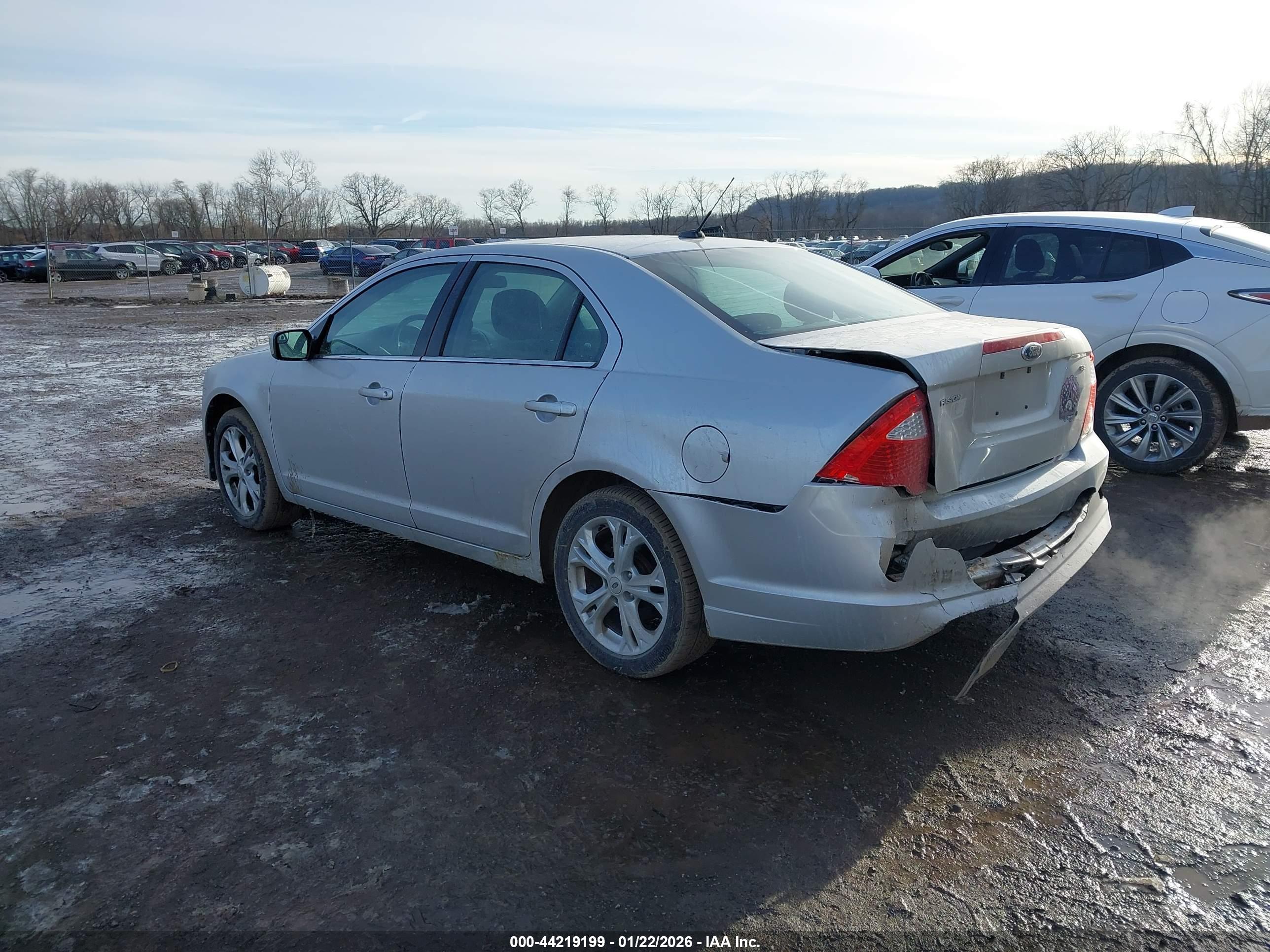 FORD FUSION image 3
