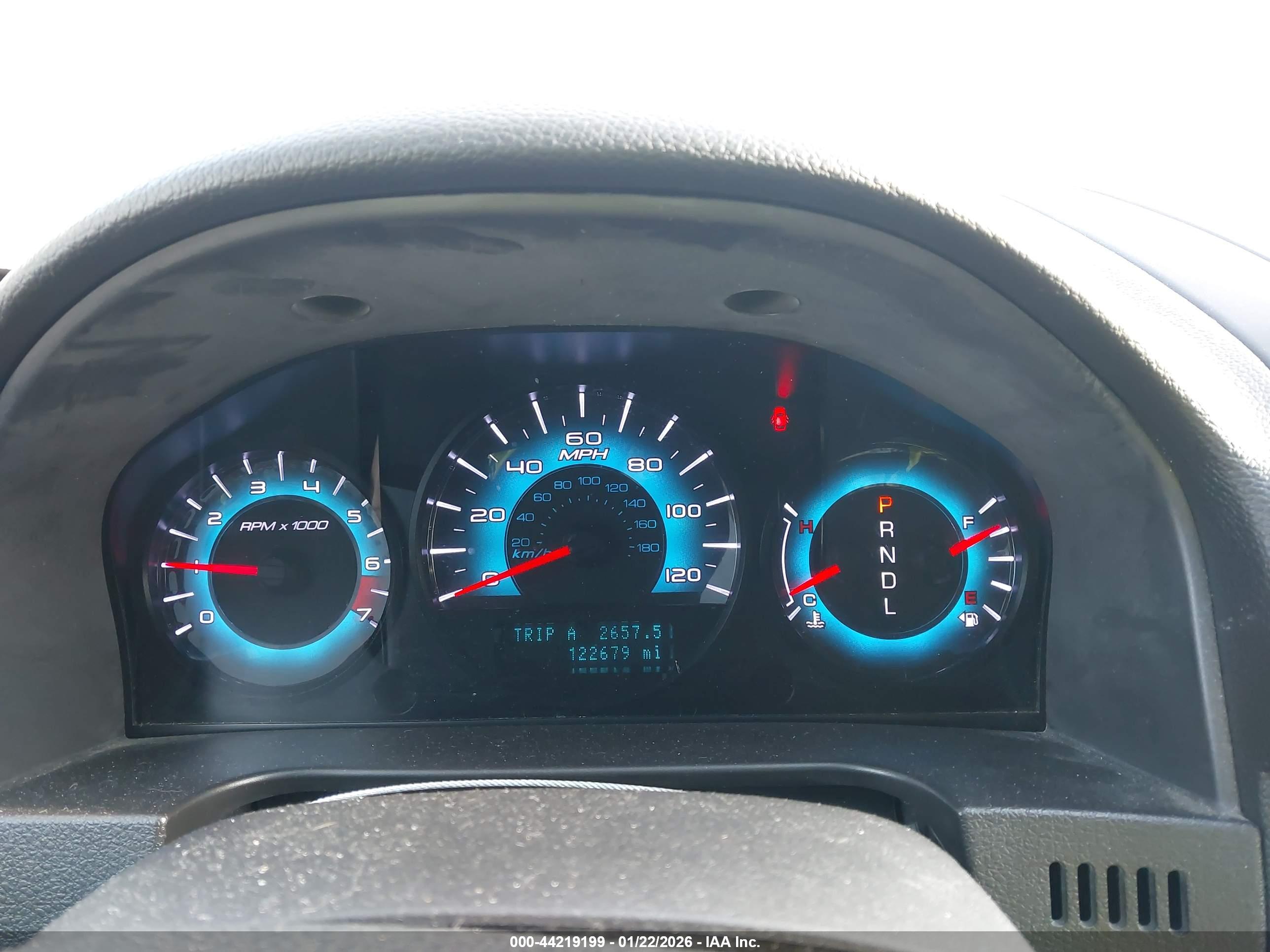 FORD FUSION image 7