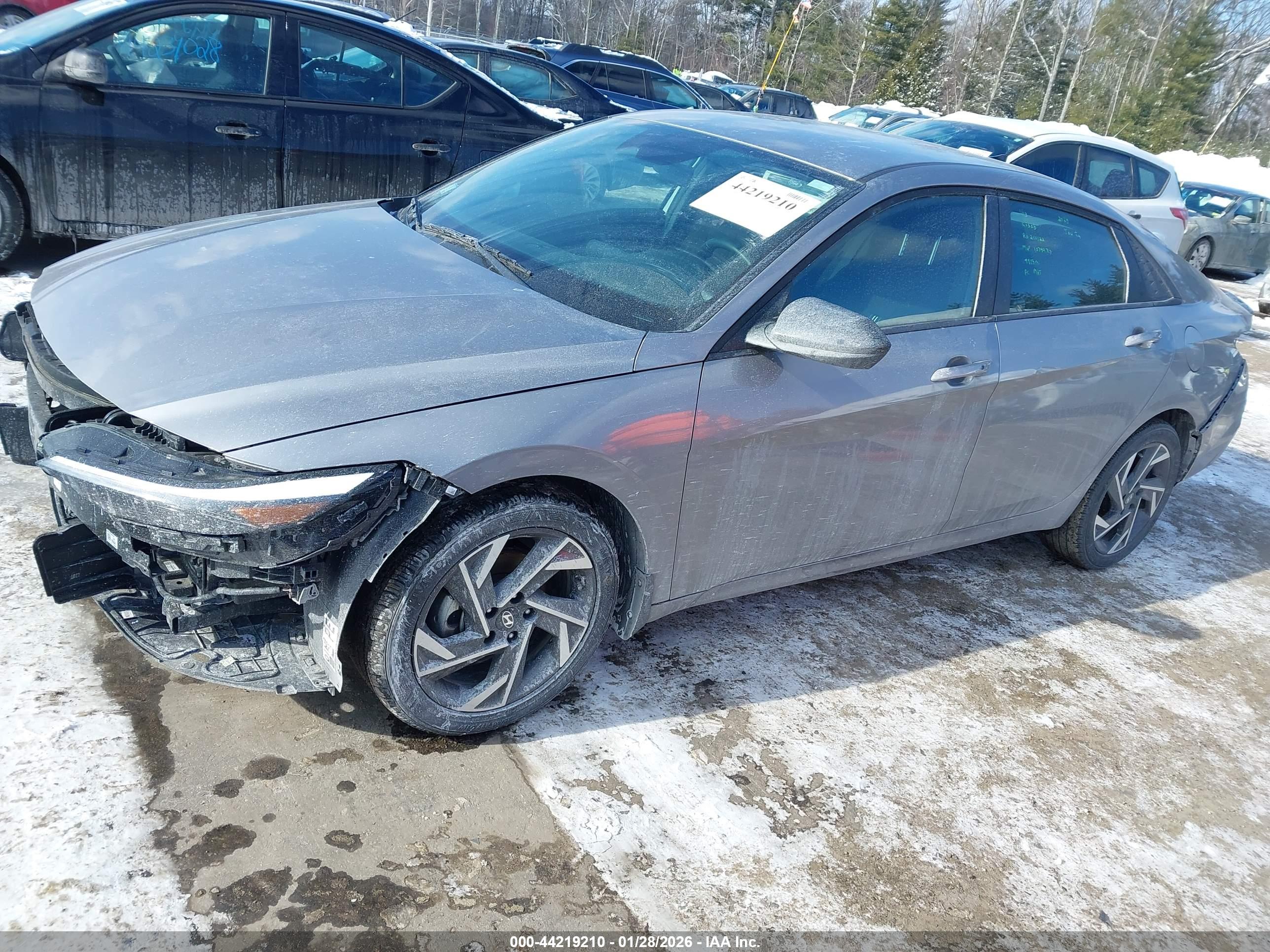 HYUNDAI ELANTRA image 4