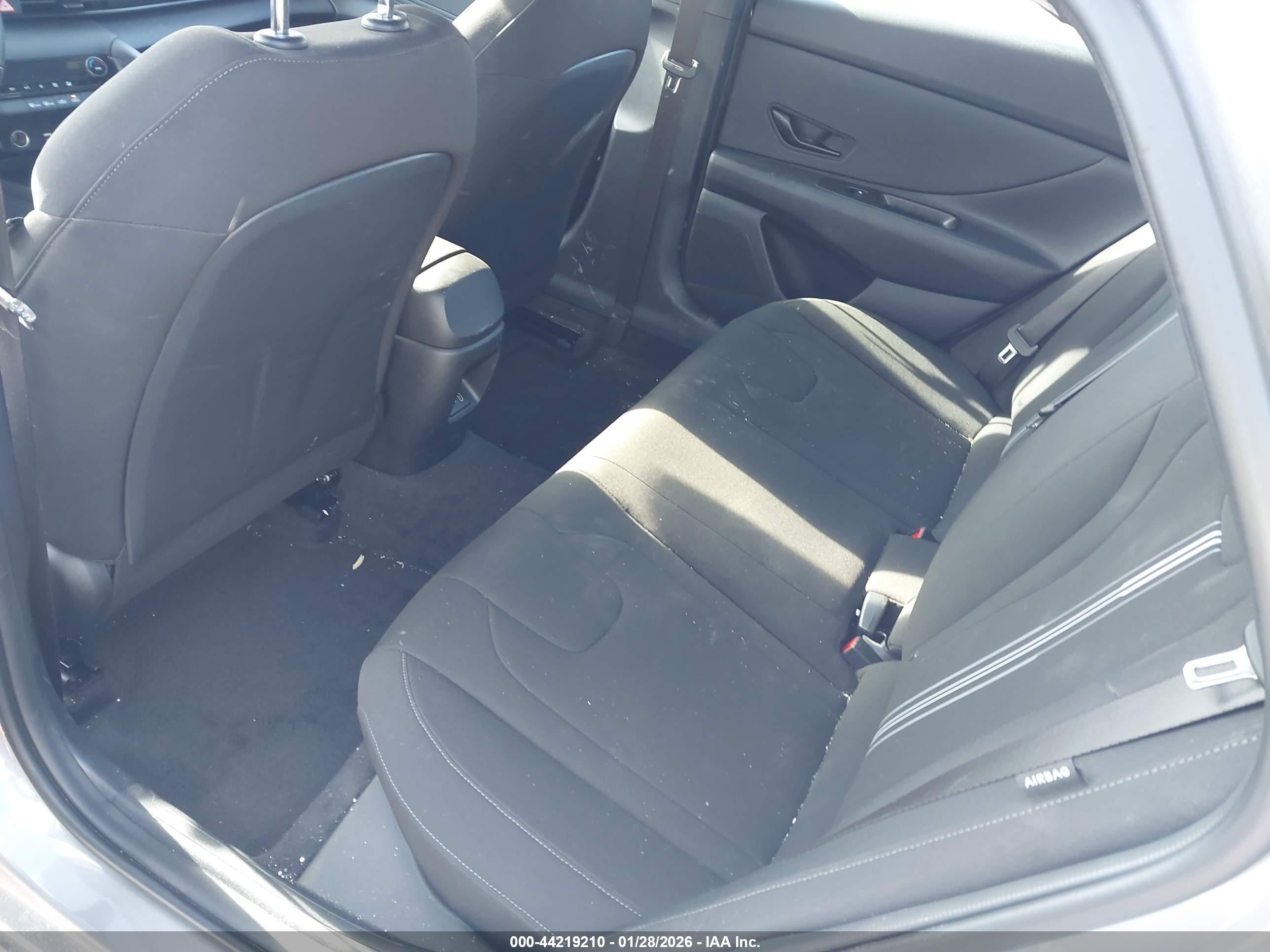 HYUNDAI ELANTRA image 8