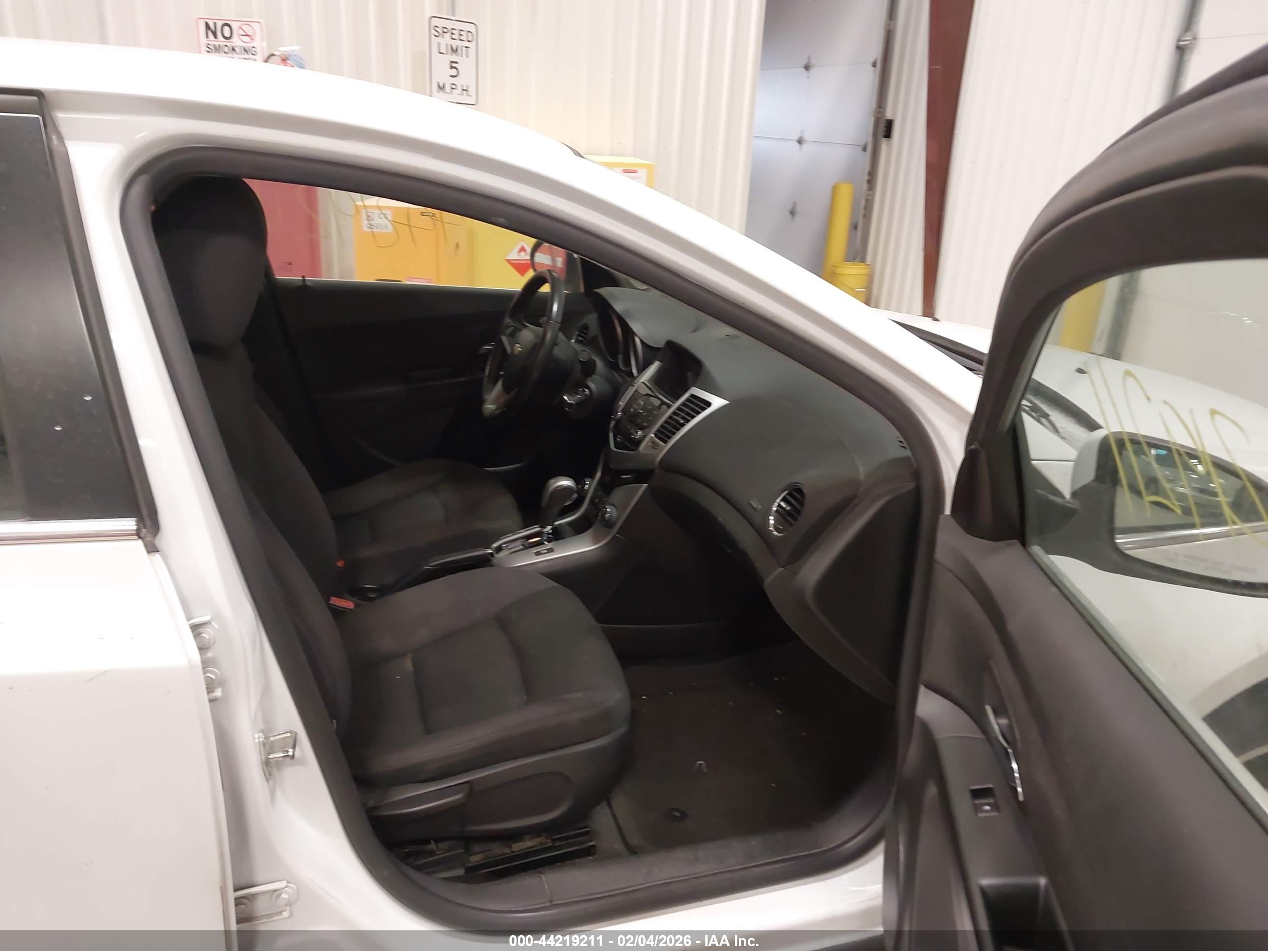 CHEVROLET CRUZE image 5