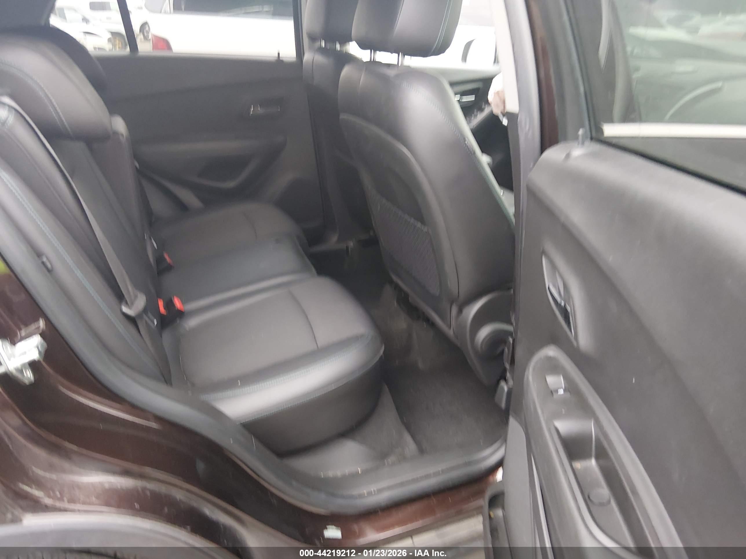 CHEVROLET TRAX image 8