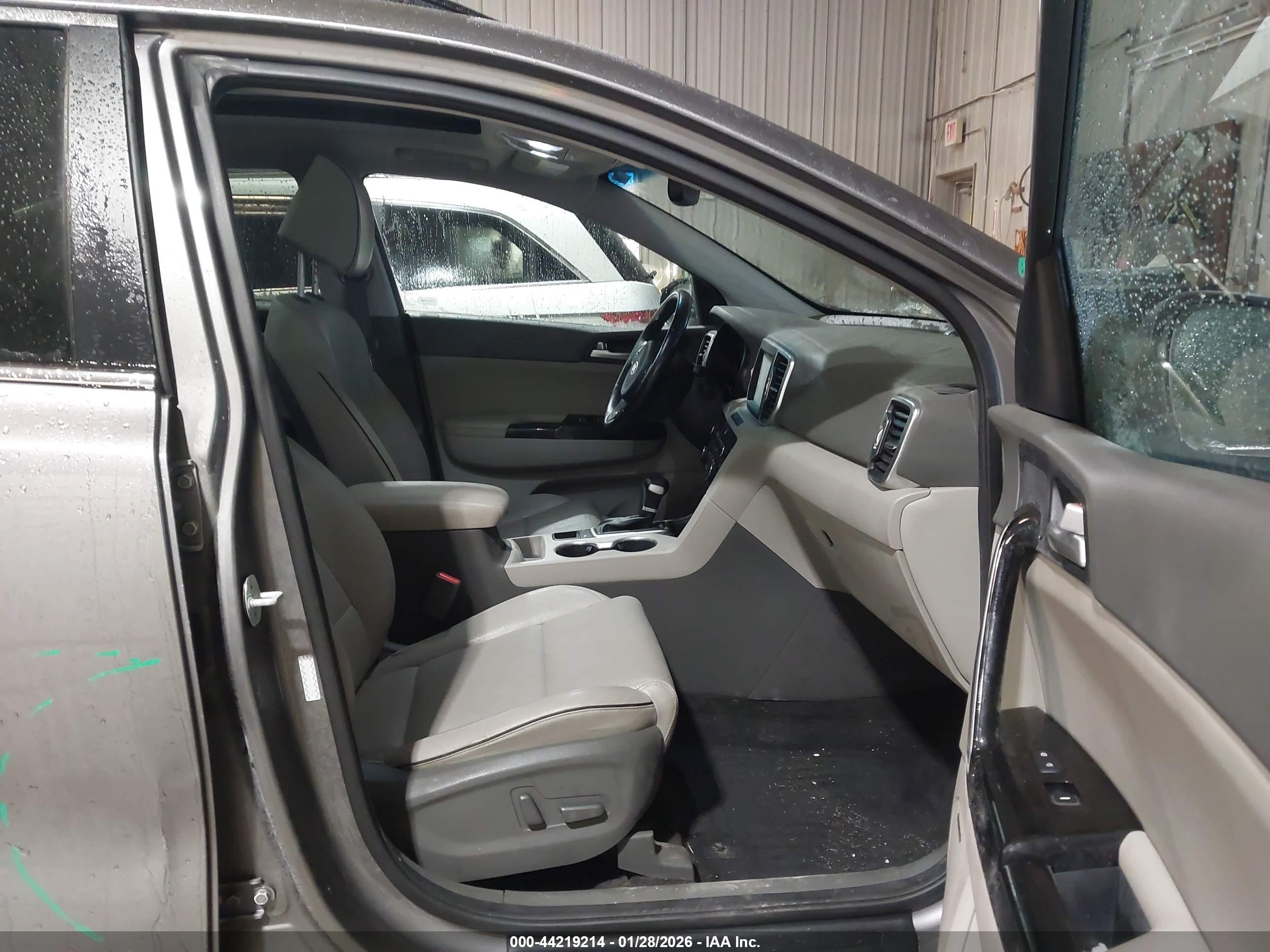 KIA SPORTAGE image 5