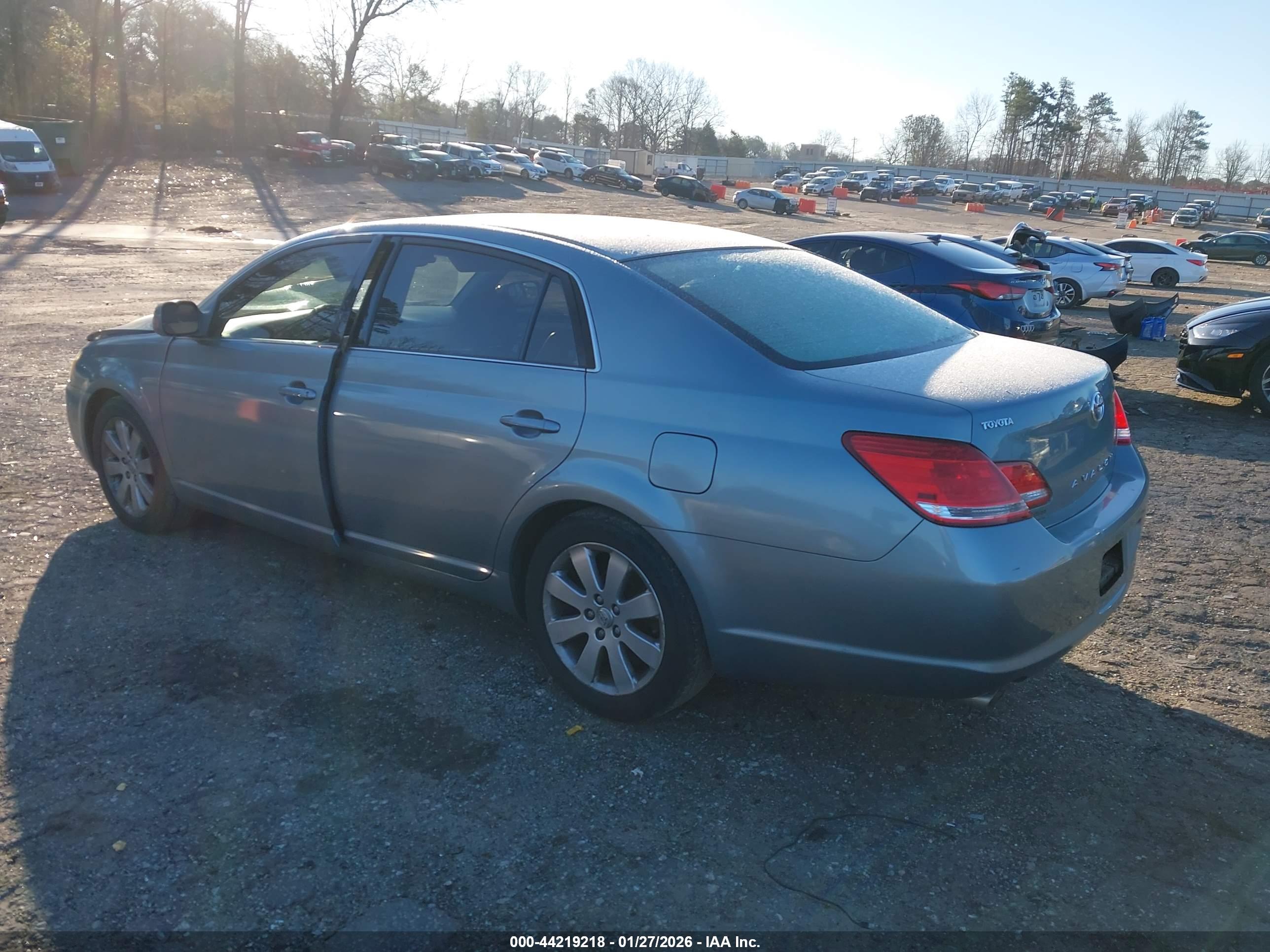 TOYOTA AVALON image 3