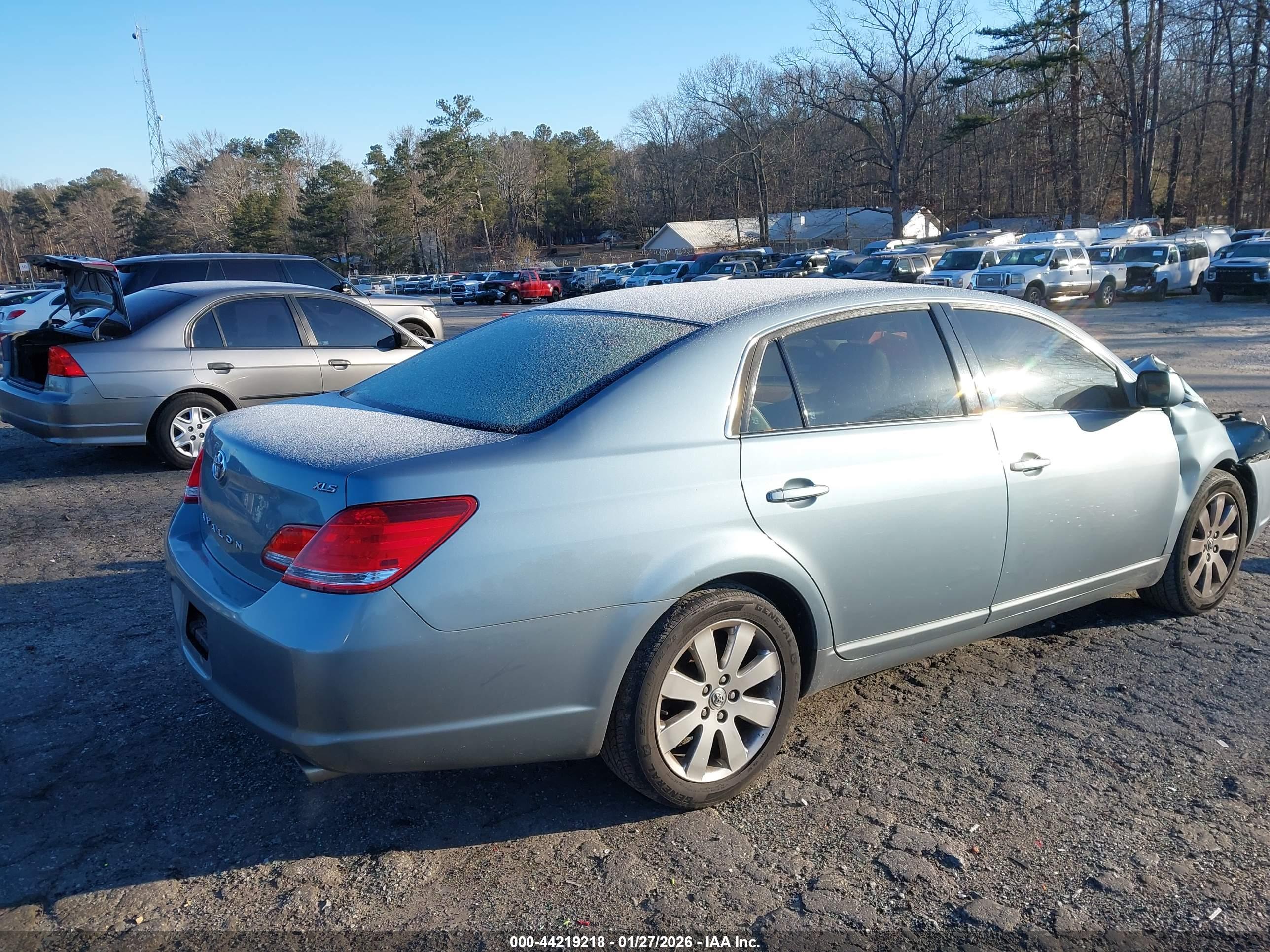 TOYOTA AVALON image 4