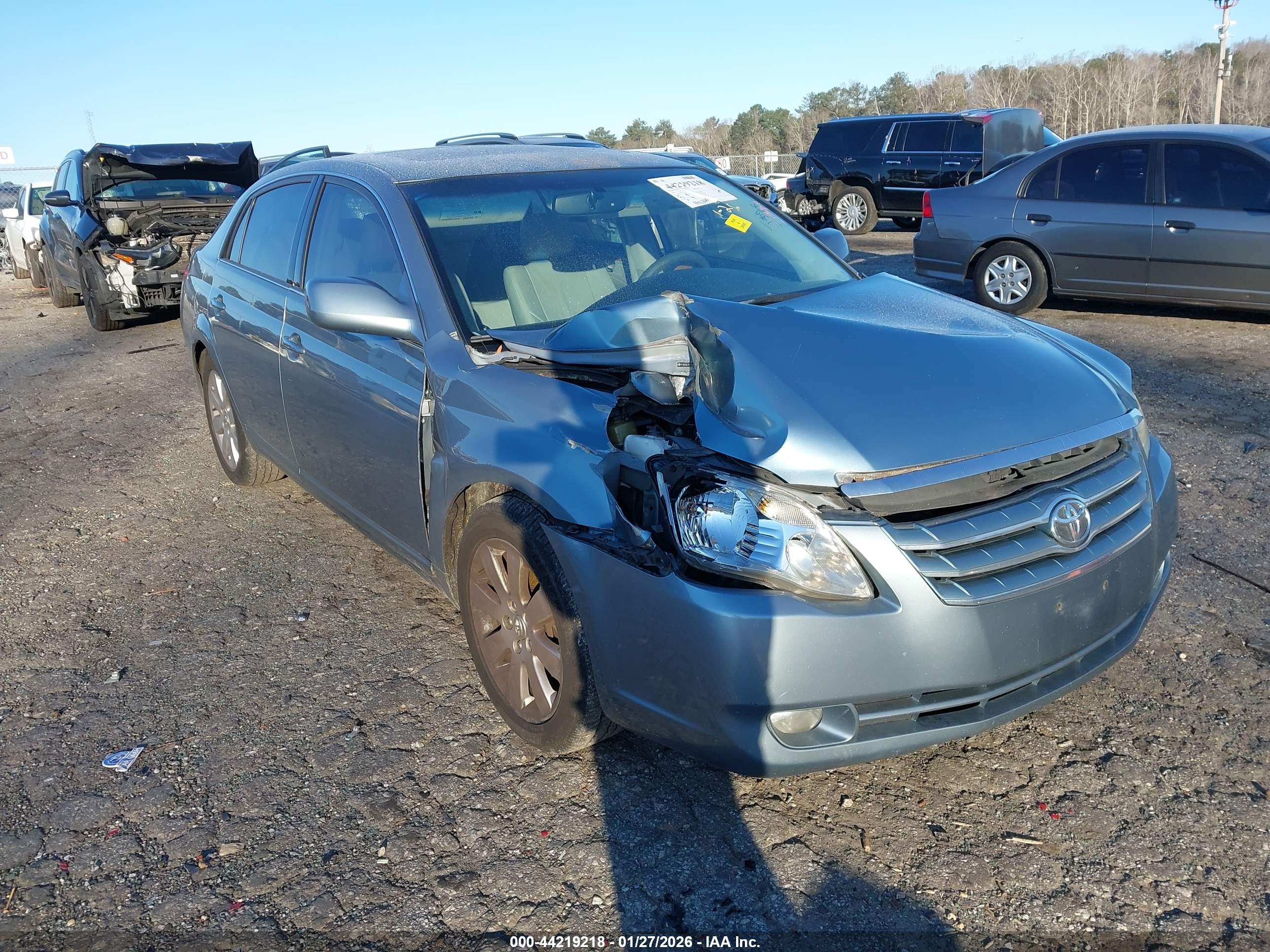 TOYOTA AVALON image 6