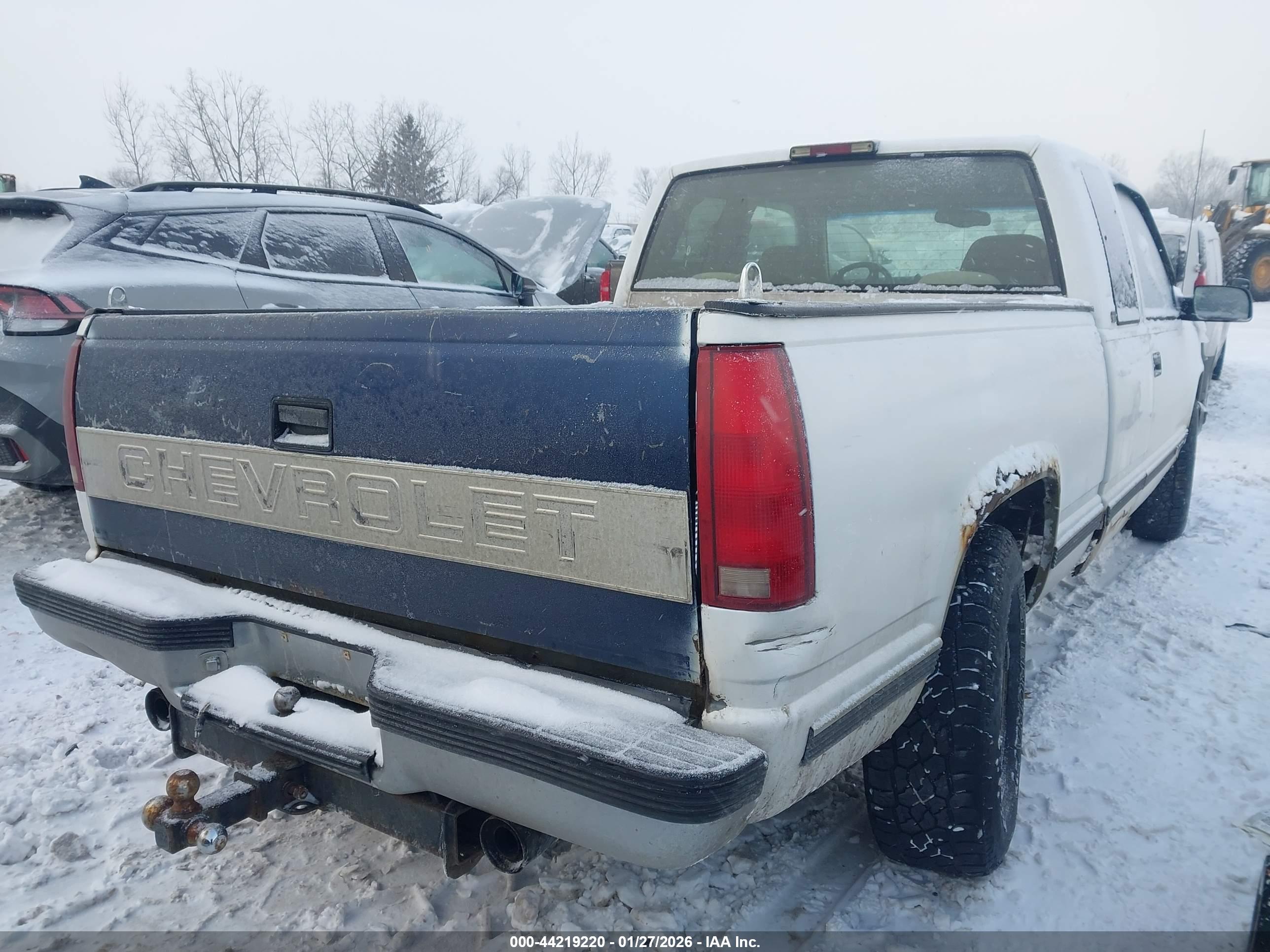 CHEVROLET C2500 image 4