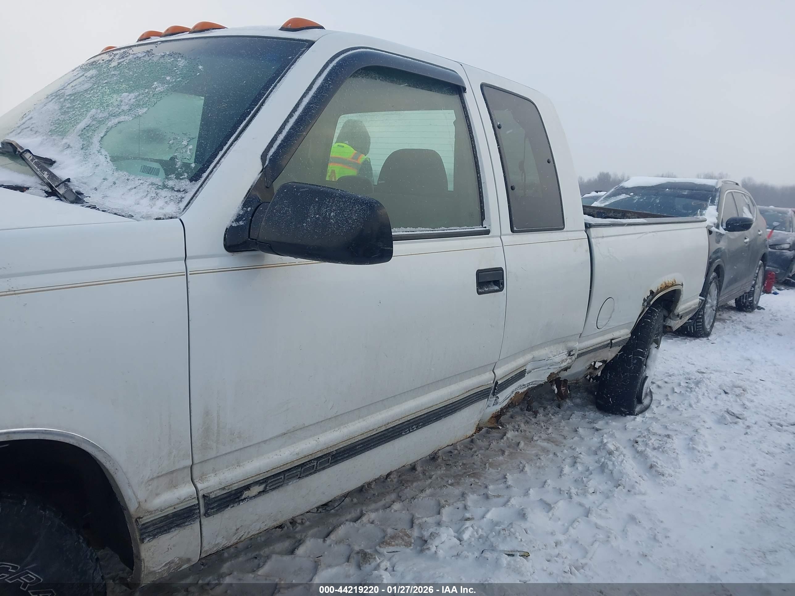 CHEVROLET C2500 image 6
