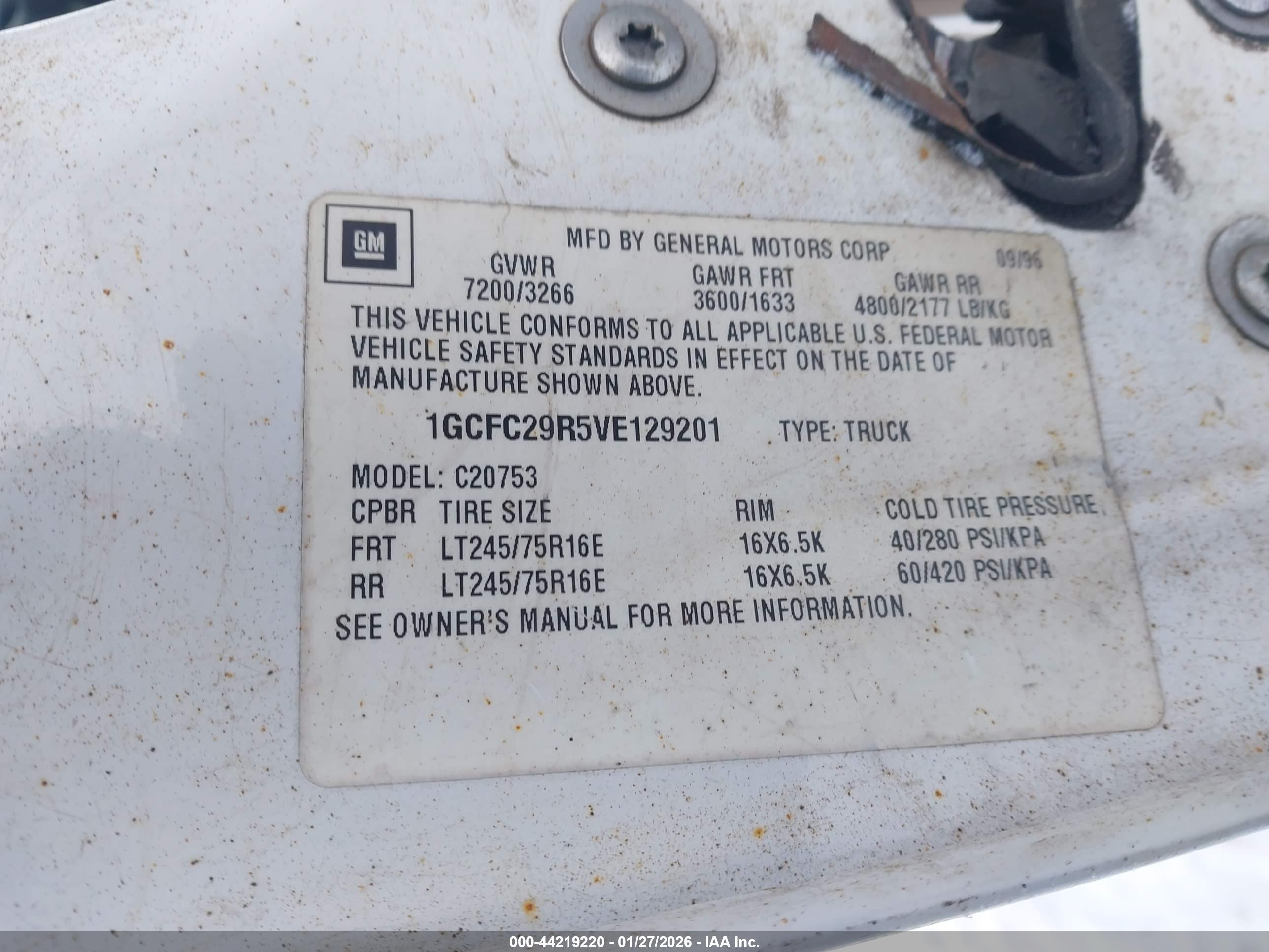 CHEVROLET C2500 image 9