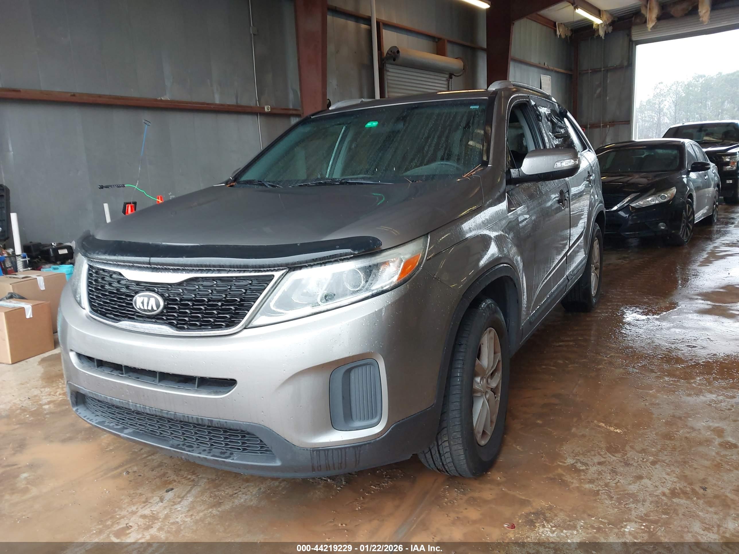 KIA SORENTO image 2