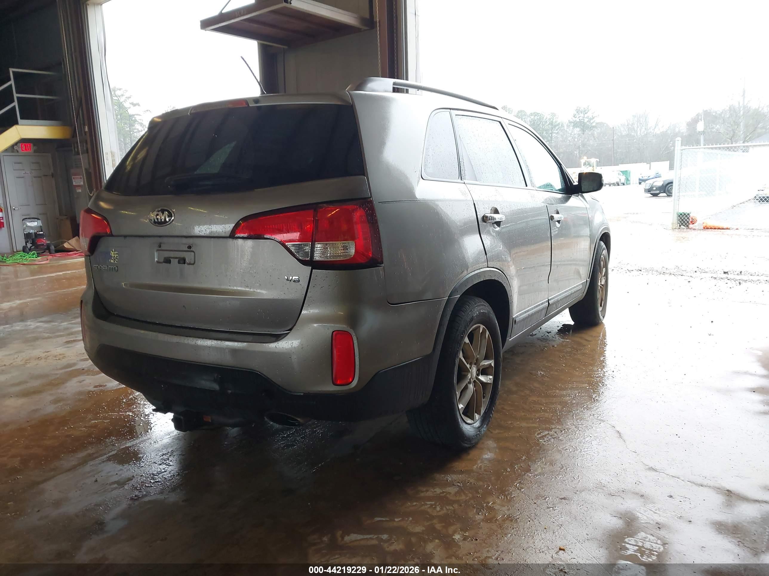 KIA SORENTO image 4
