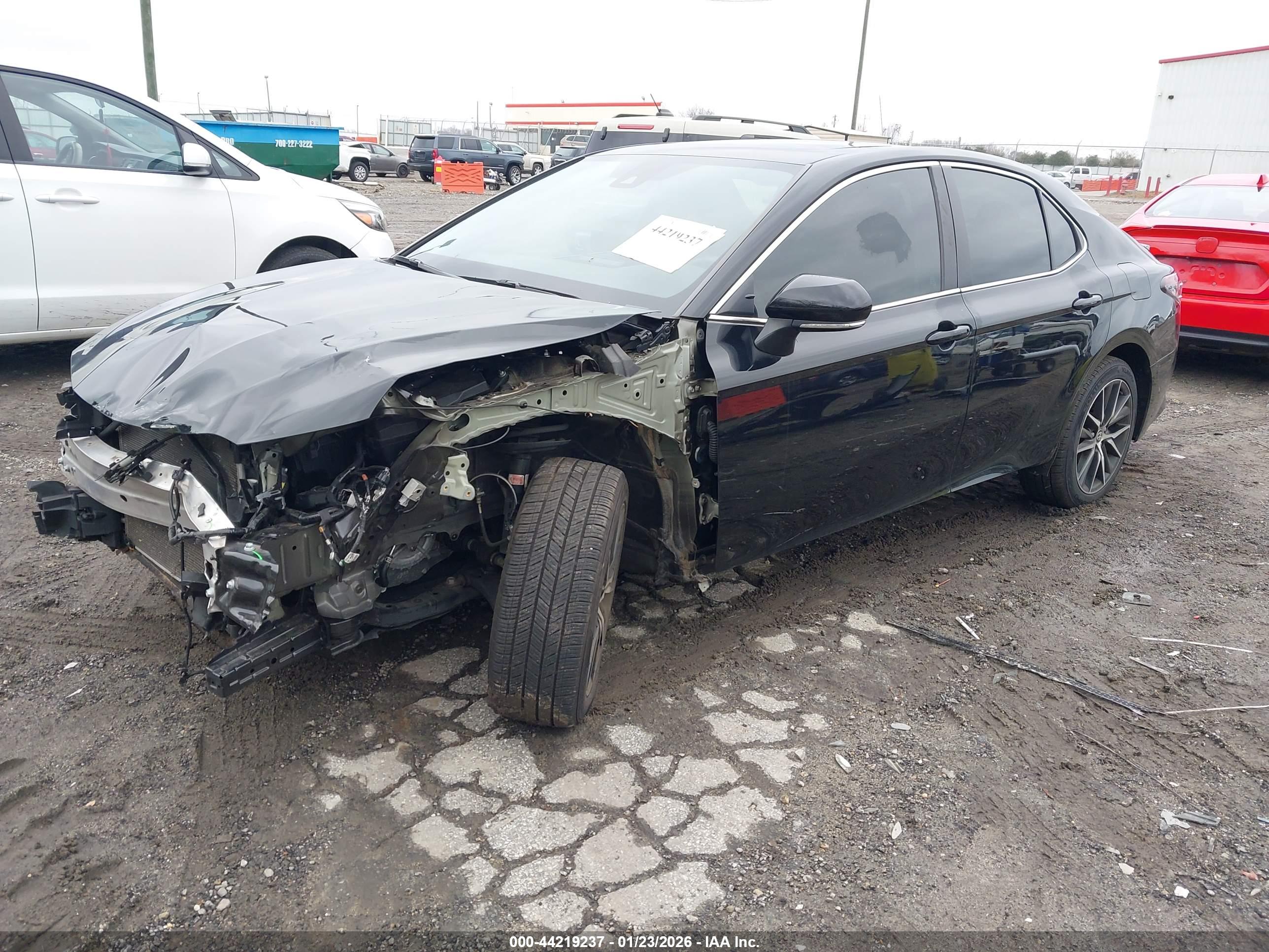 TOYOTA CAMRY image 2
