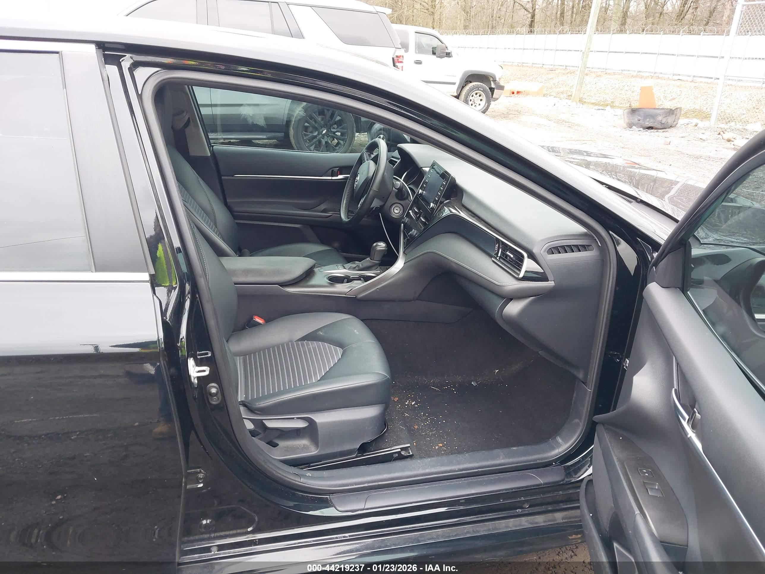 TOYOTA CAMRY image 5
