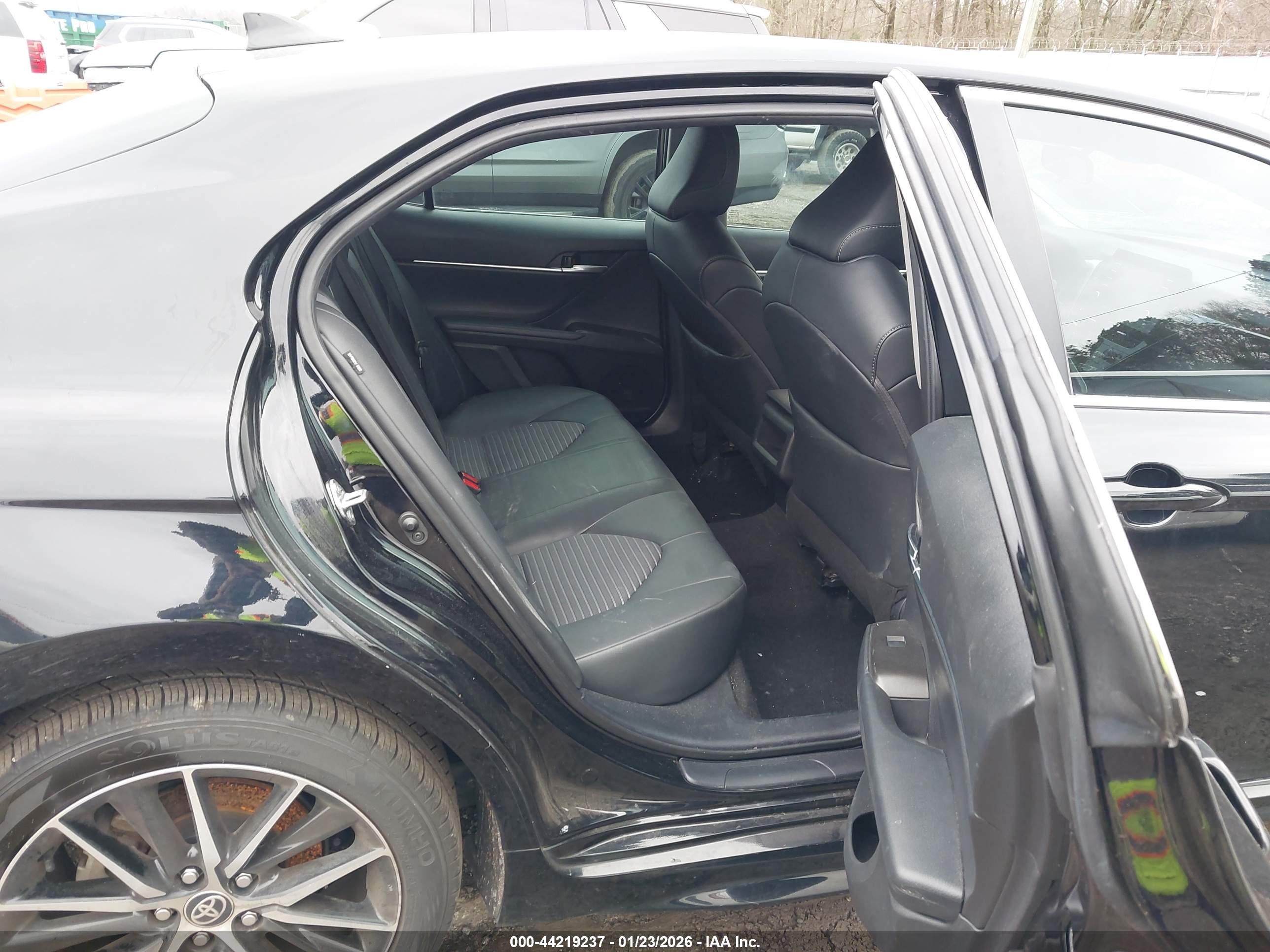 TOYOTA CAMRY image 8