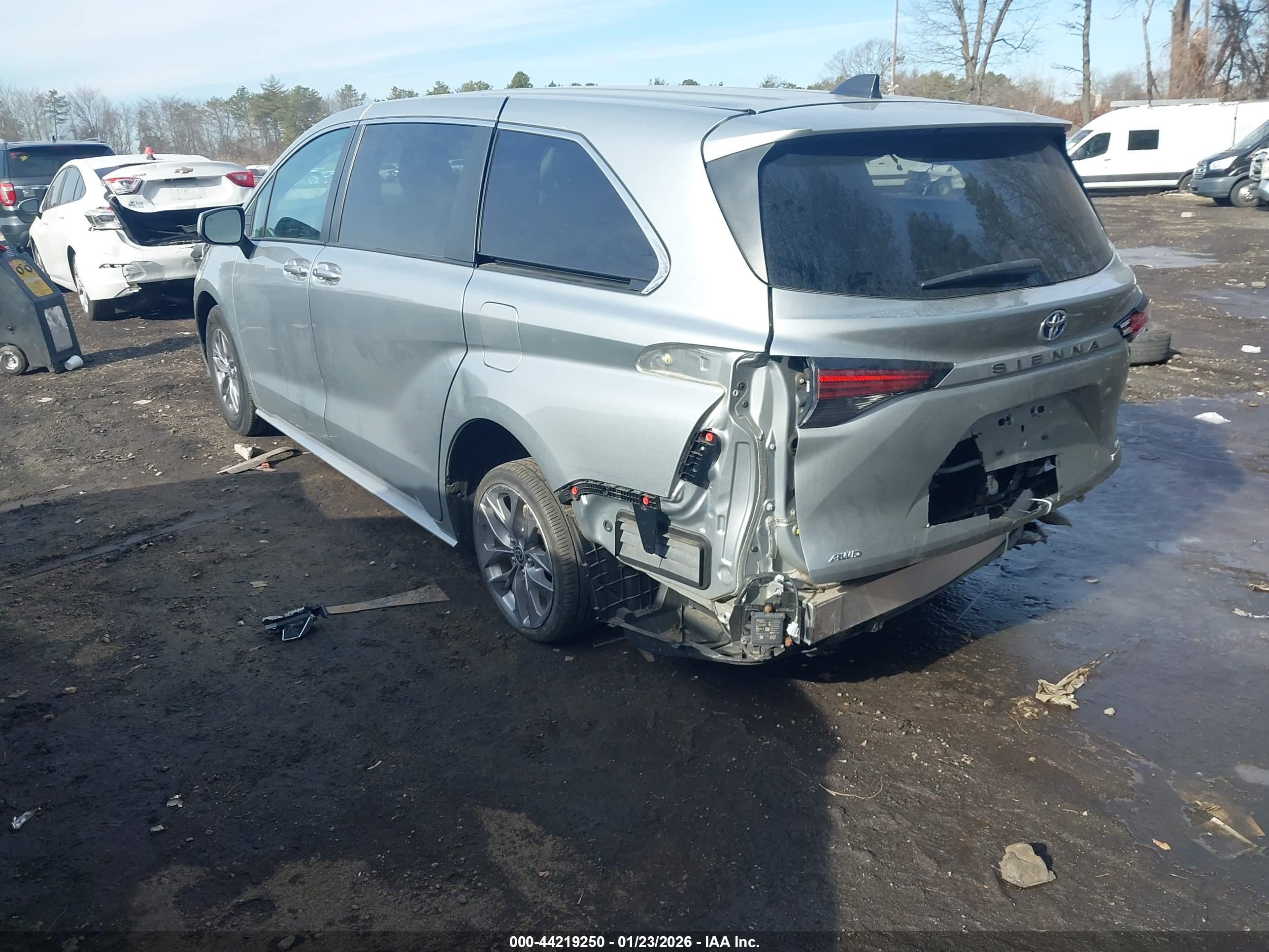 TOYOTA SIENNA image 3