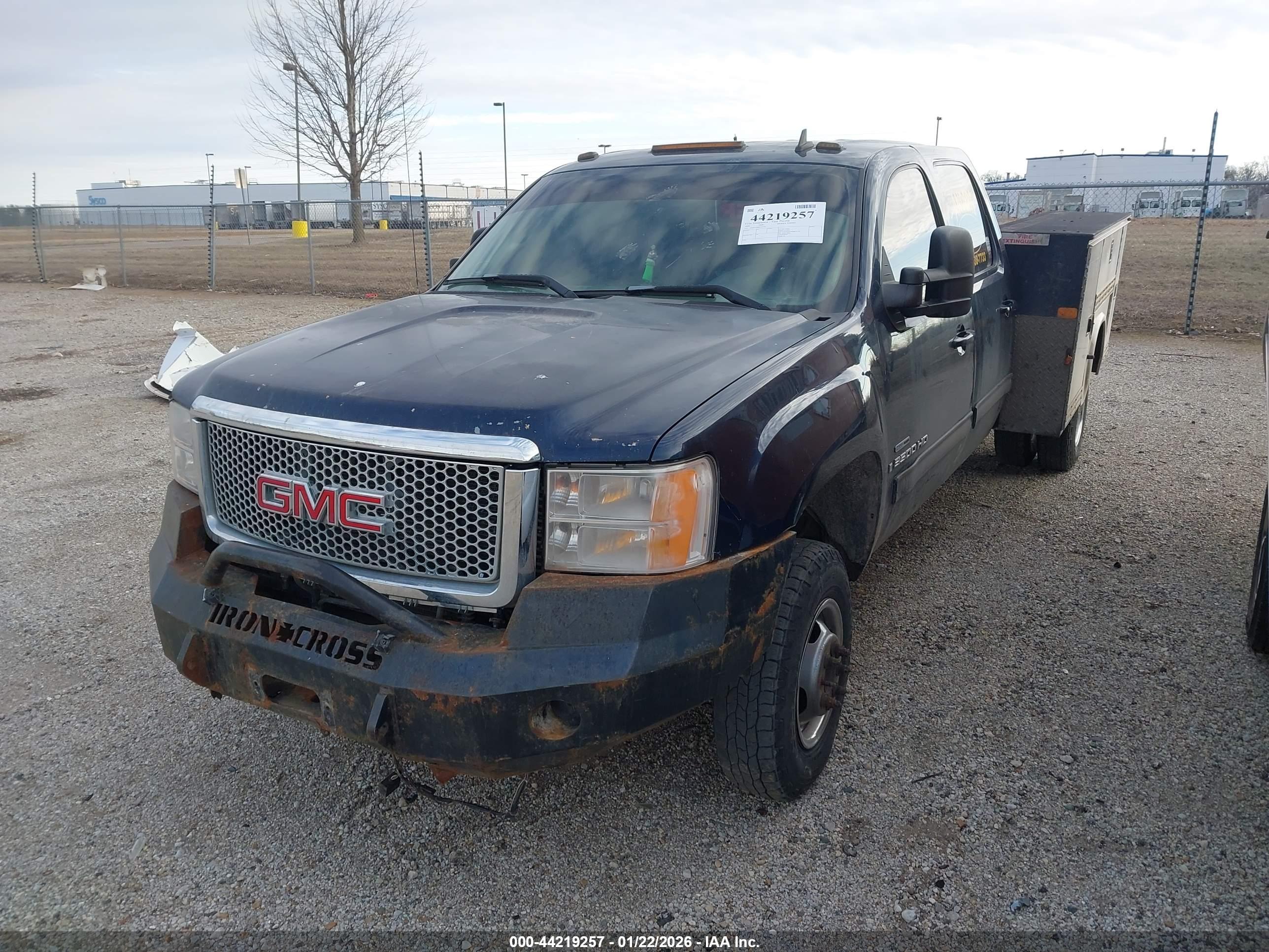 GMC SIERRA image 2
