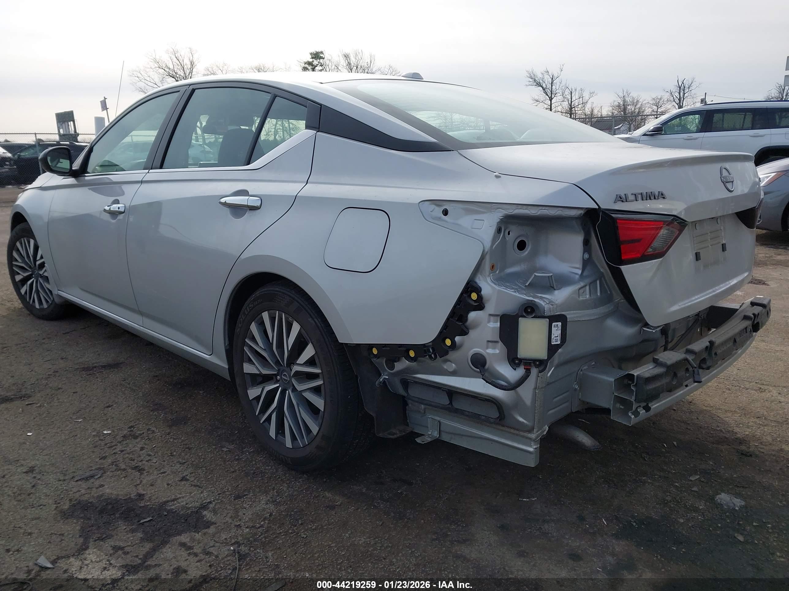 NISSAN ALTIMA image 3