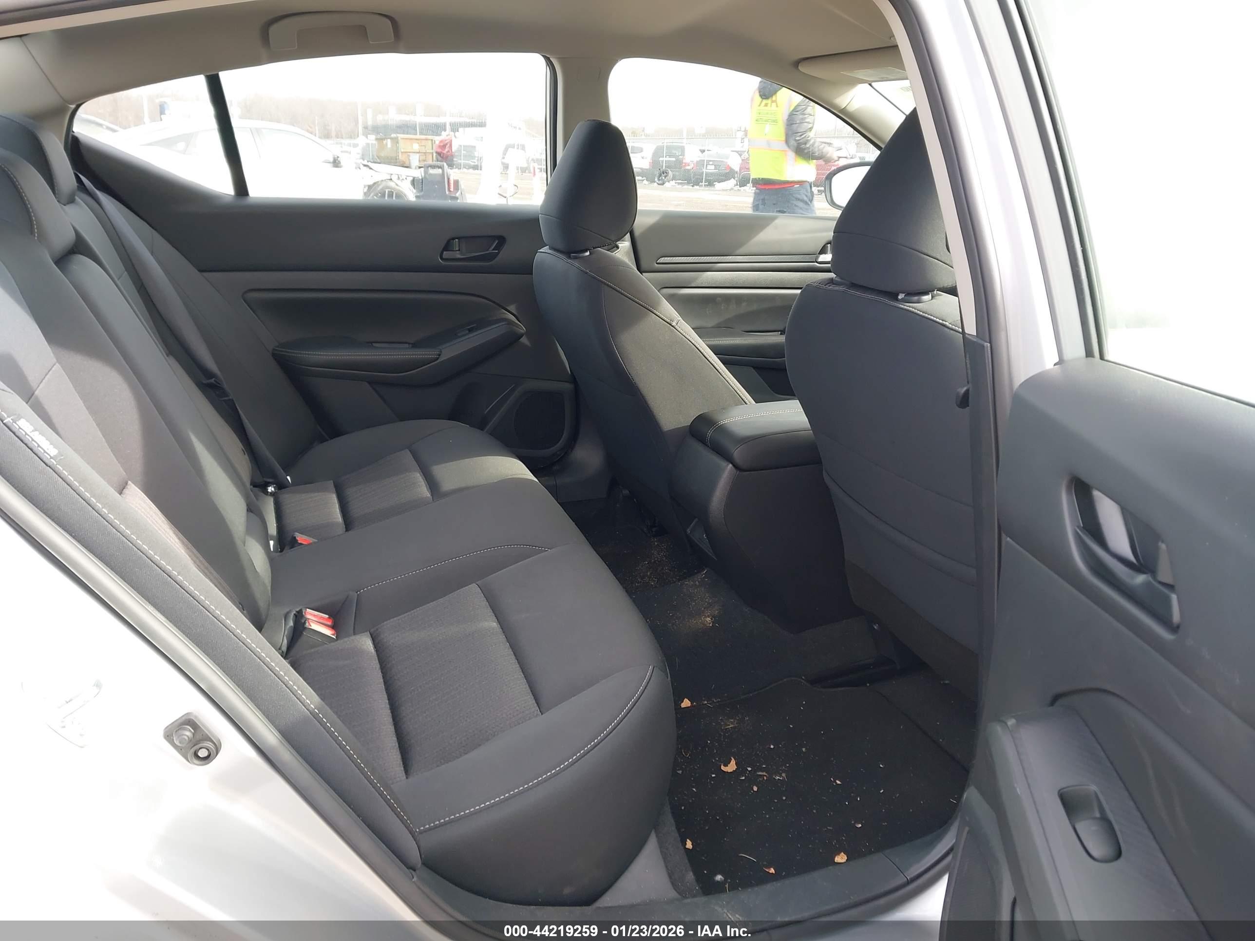 NISSAN ALTIMA image 8