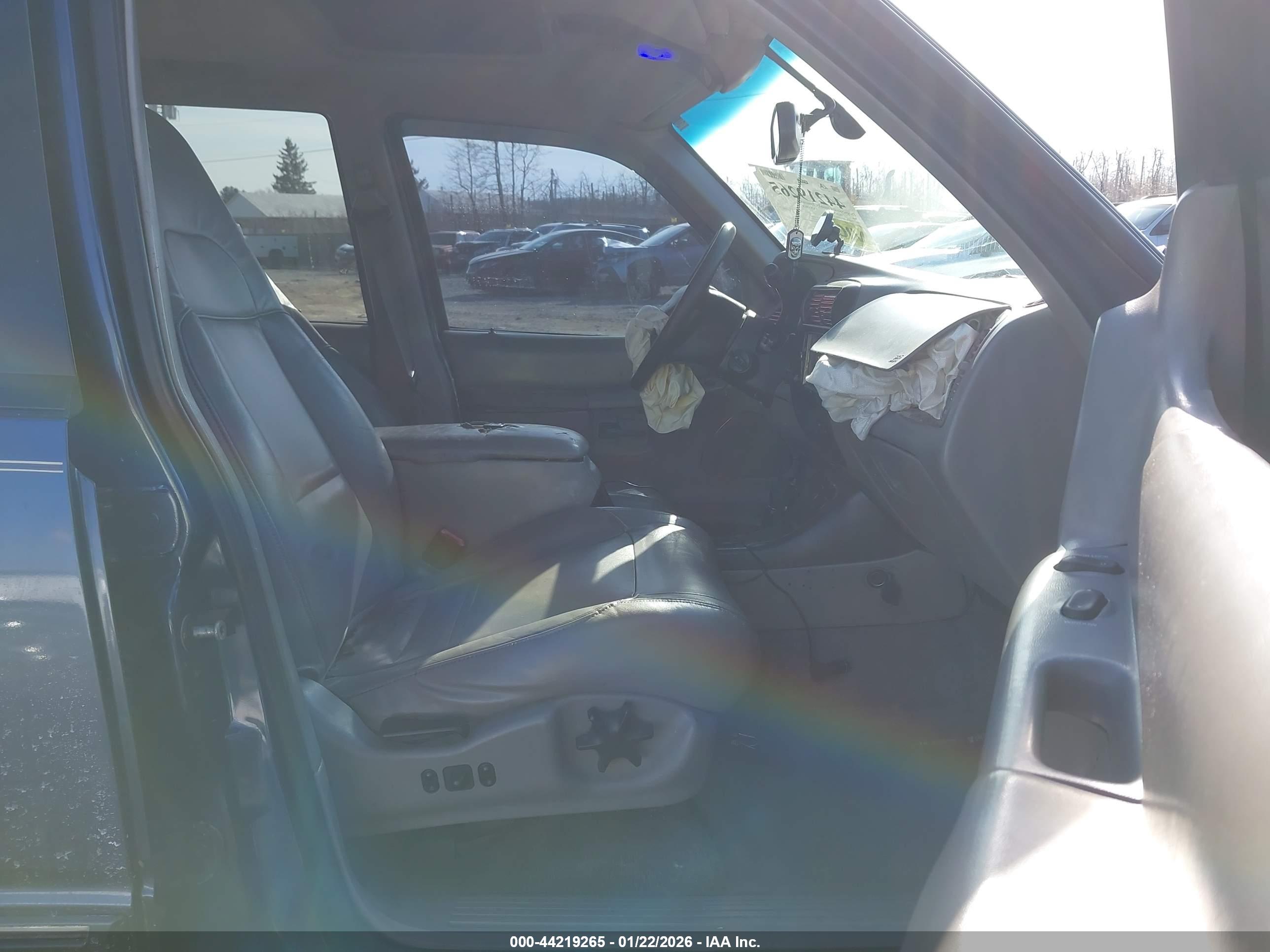 FORD EXPLORER image 5