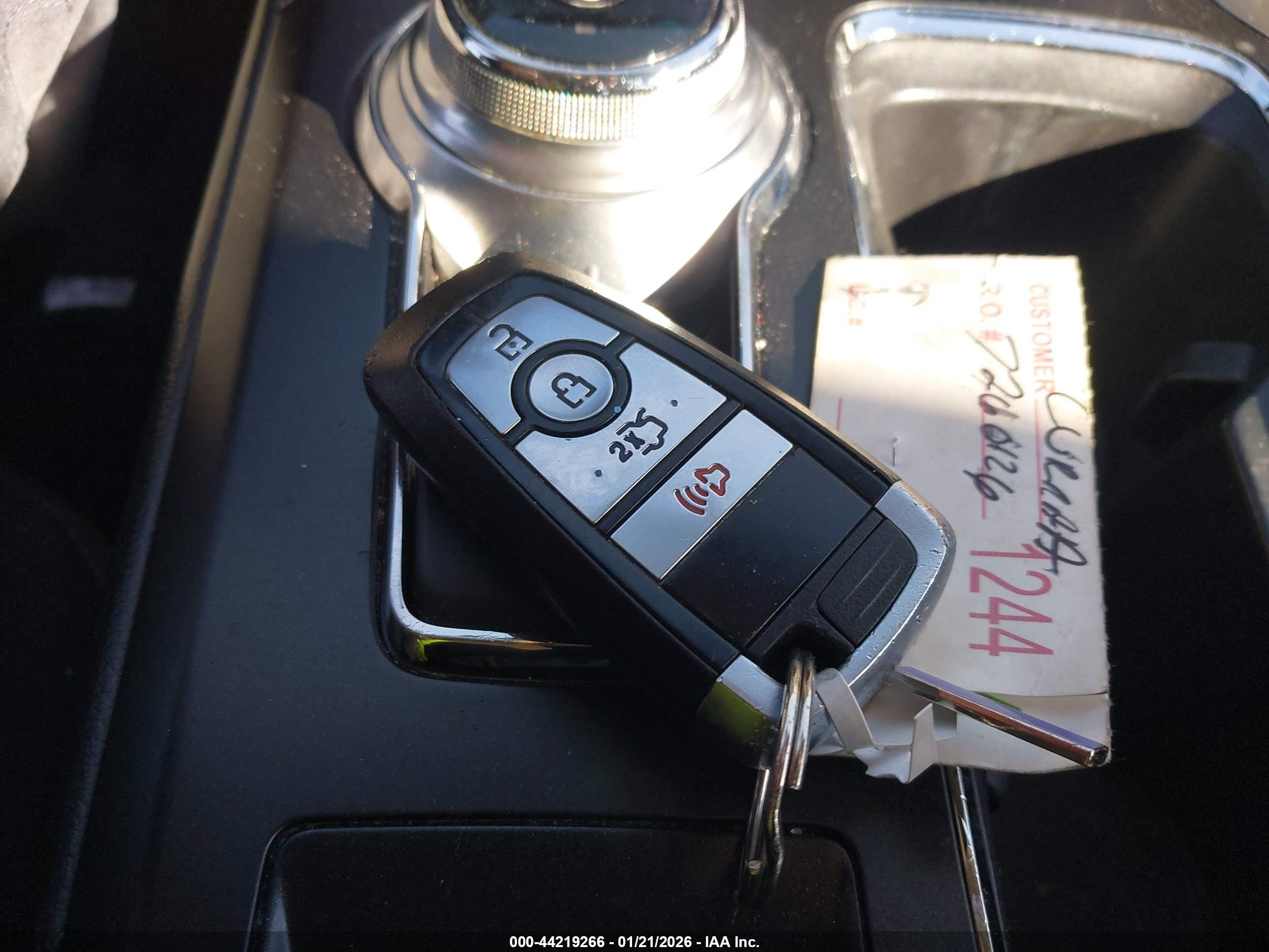FORD FUSION image 11
