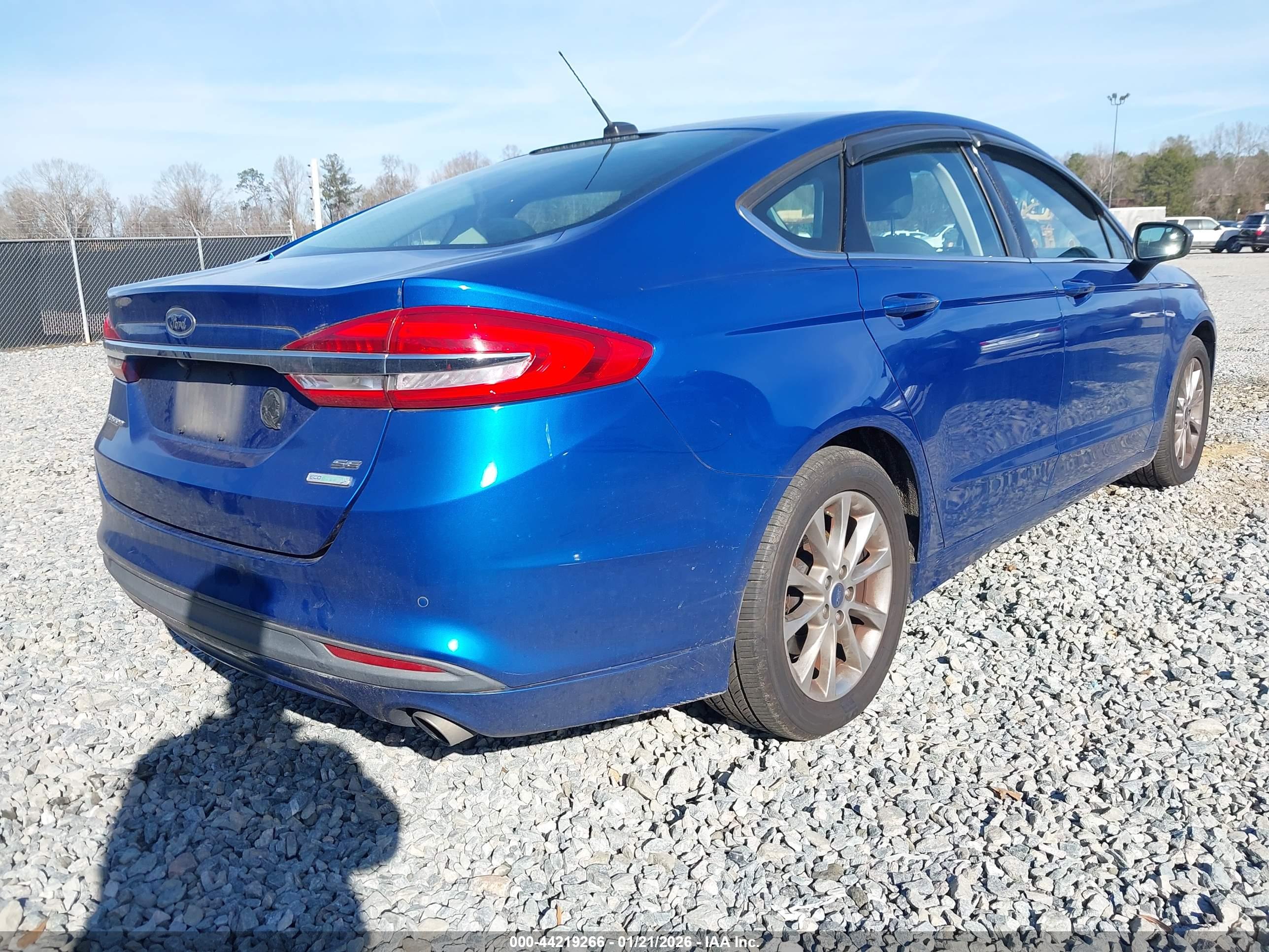 FORD FUSION image 4