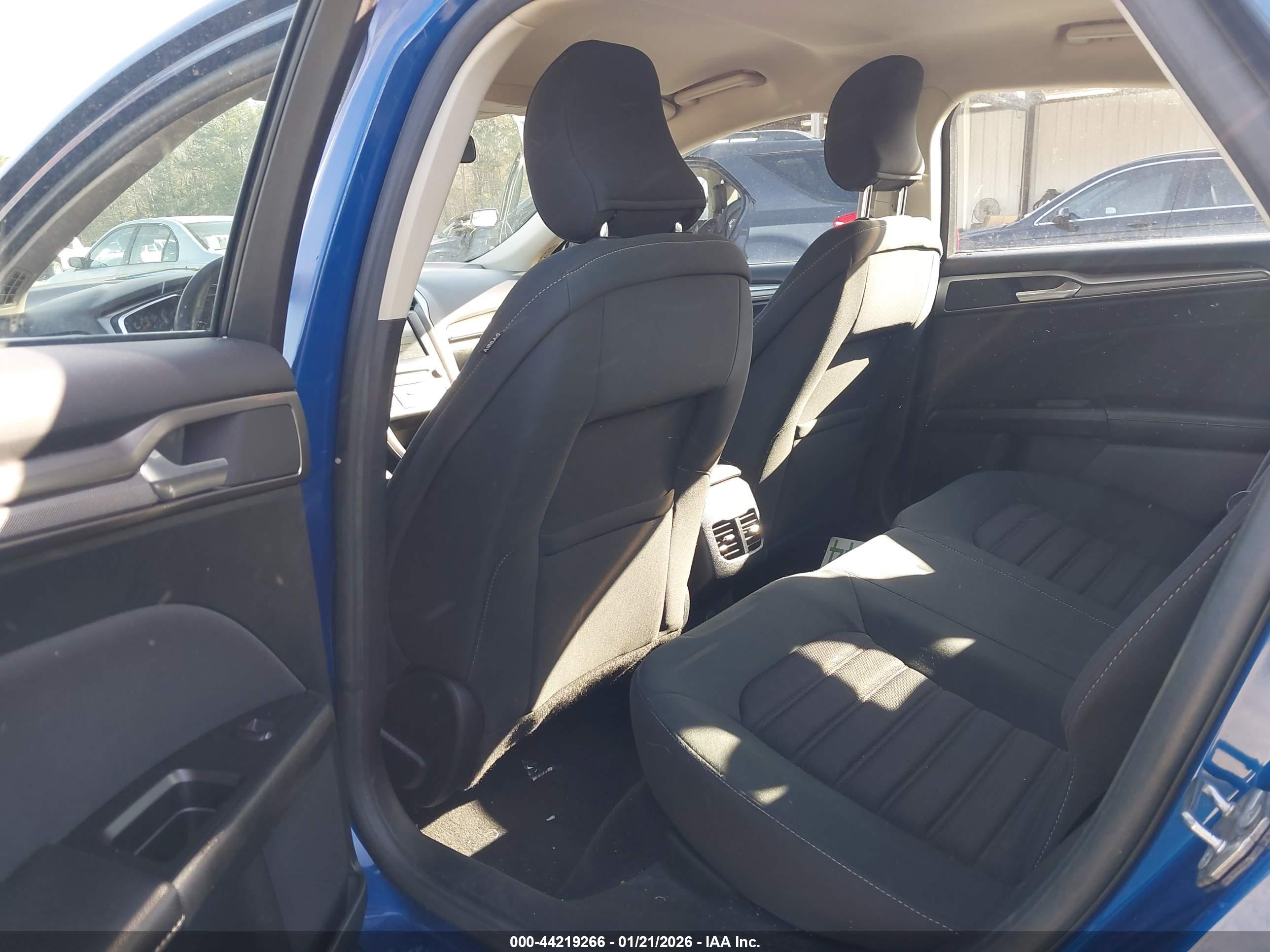 FORD FUSION image 8