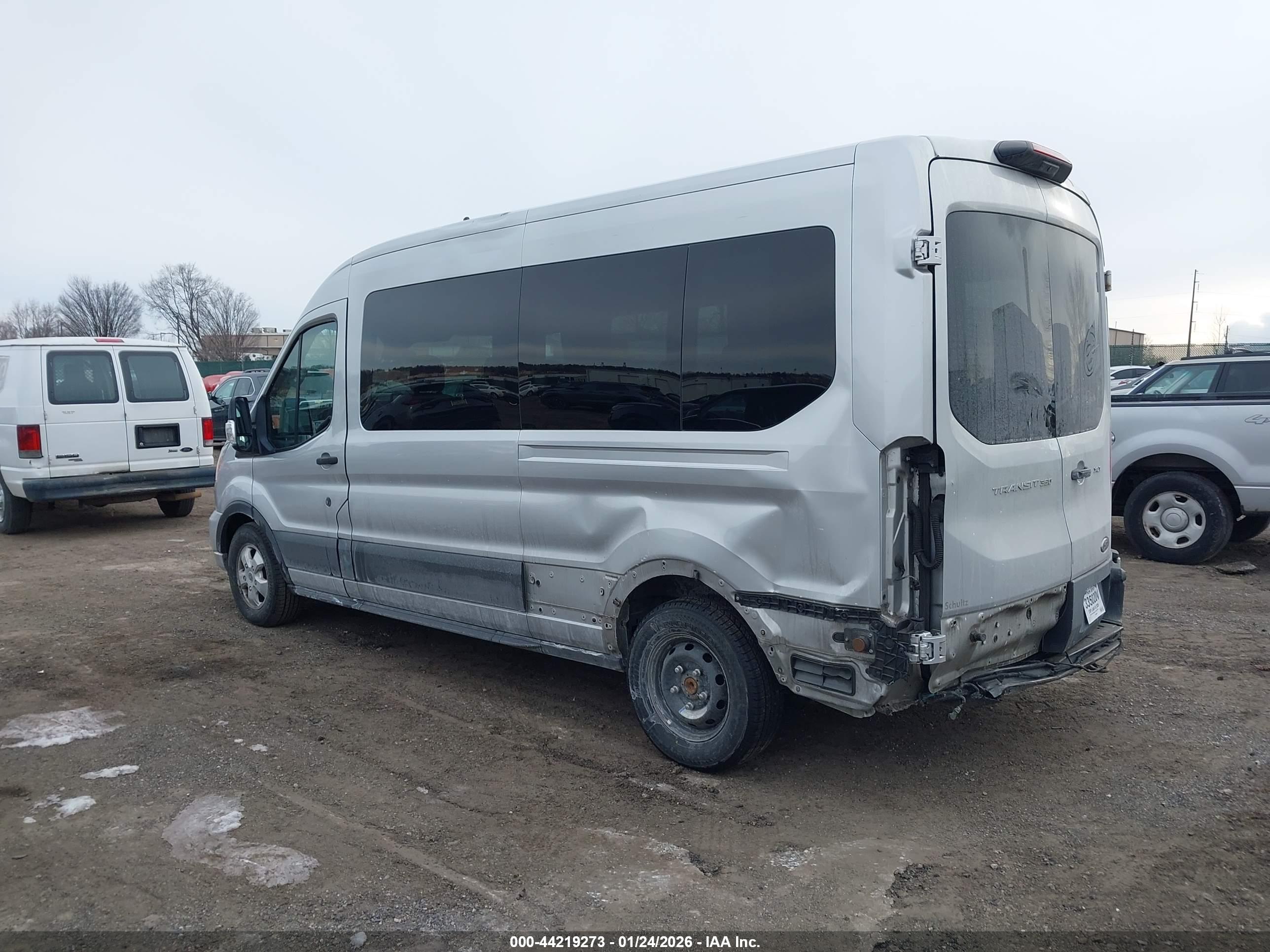 FORD TRANSIT-350 image 3