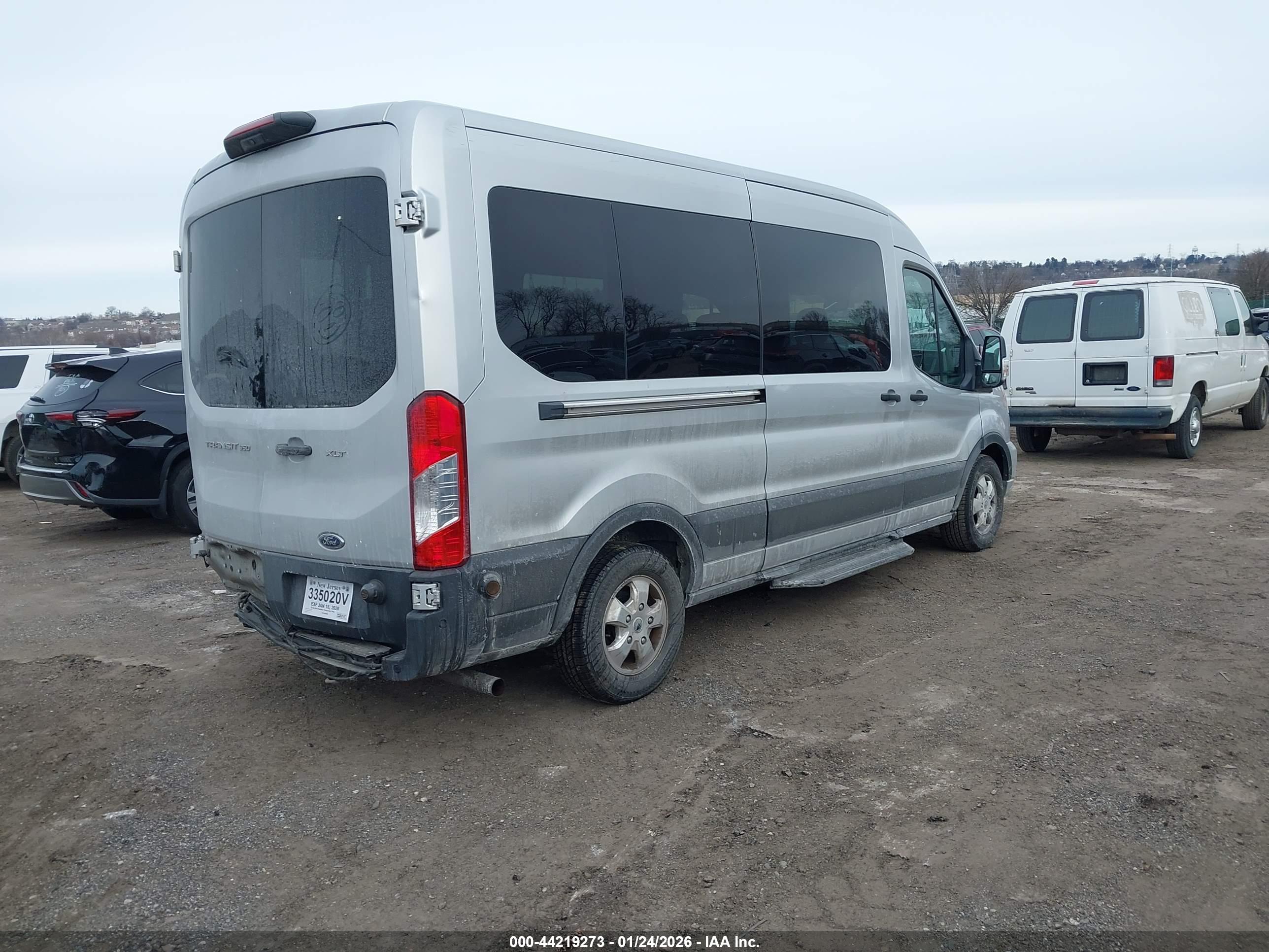 FORD TRANSIT-350 image 4