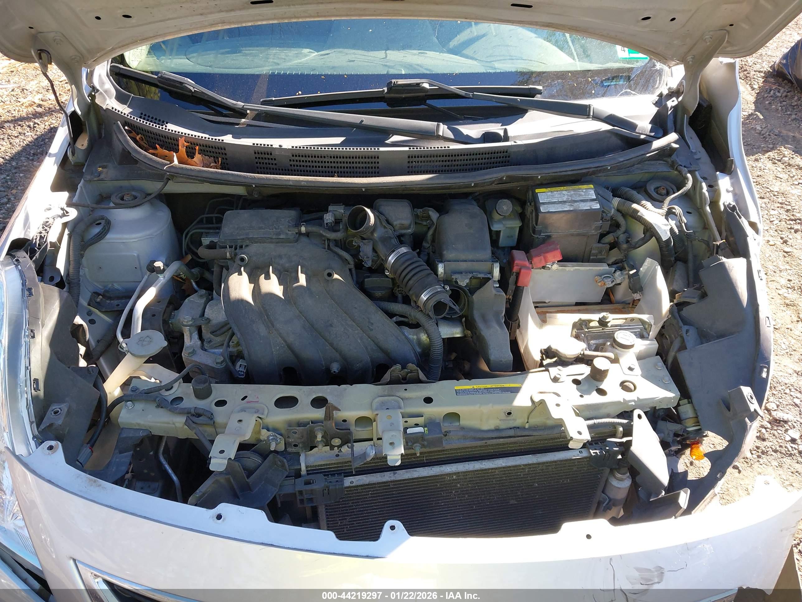 NISSAN VERSA image 10