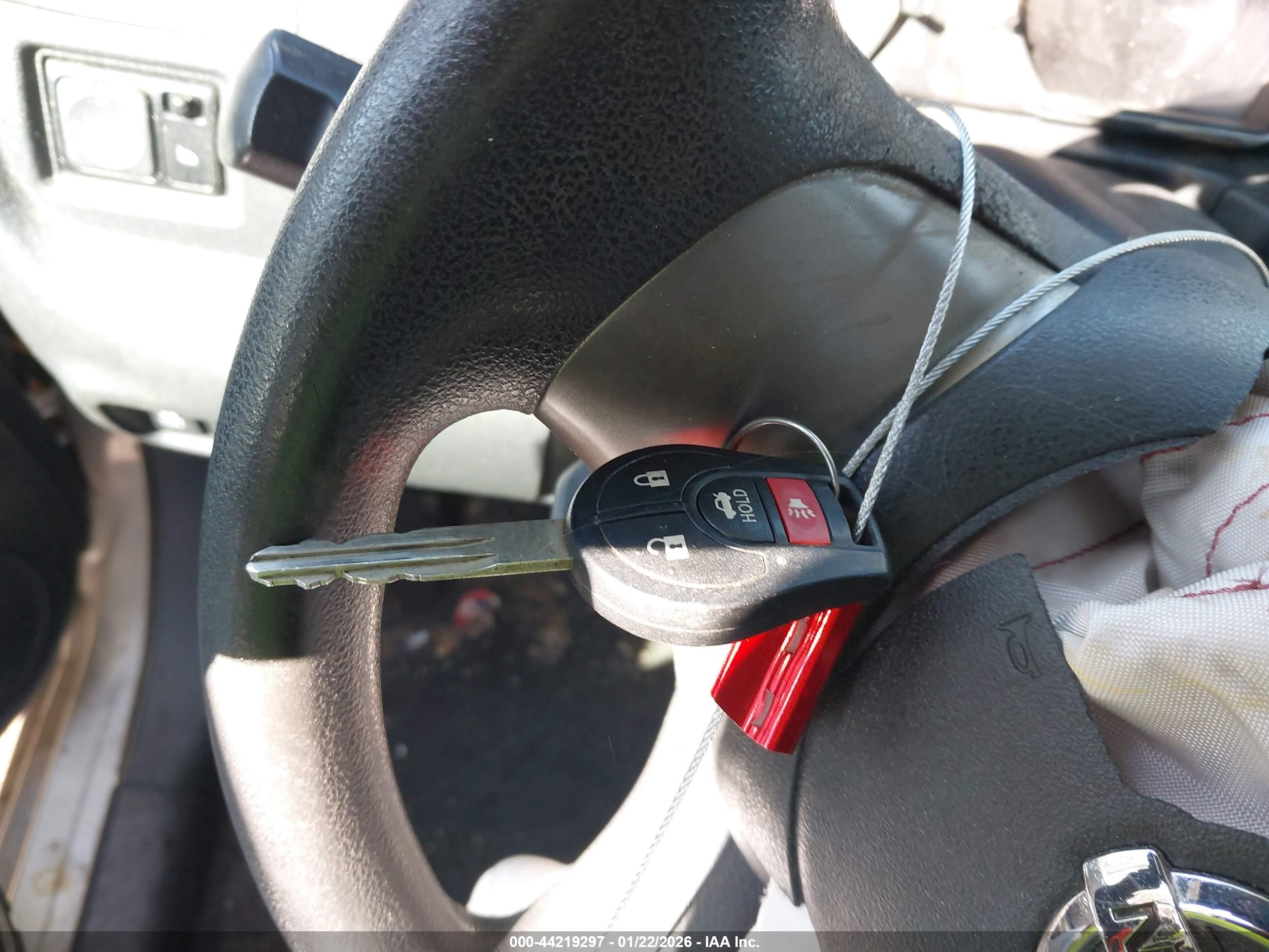 NISSAN VERSA image 11