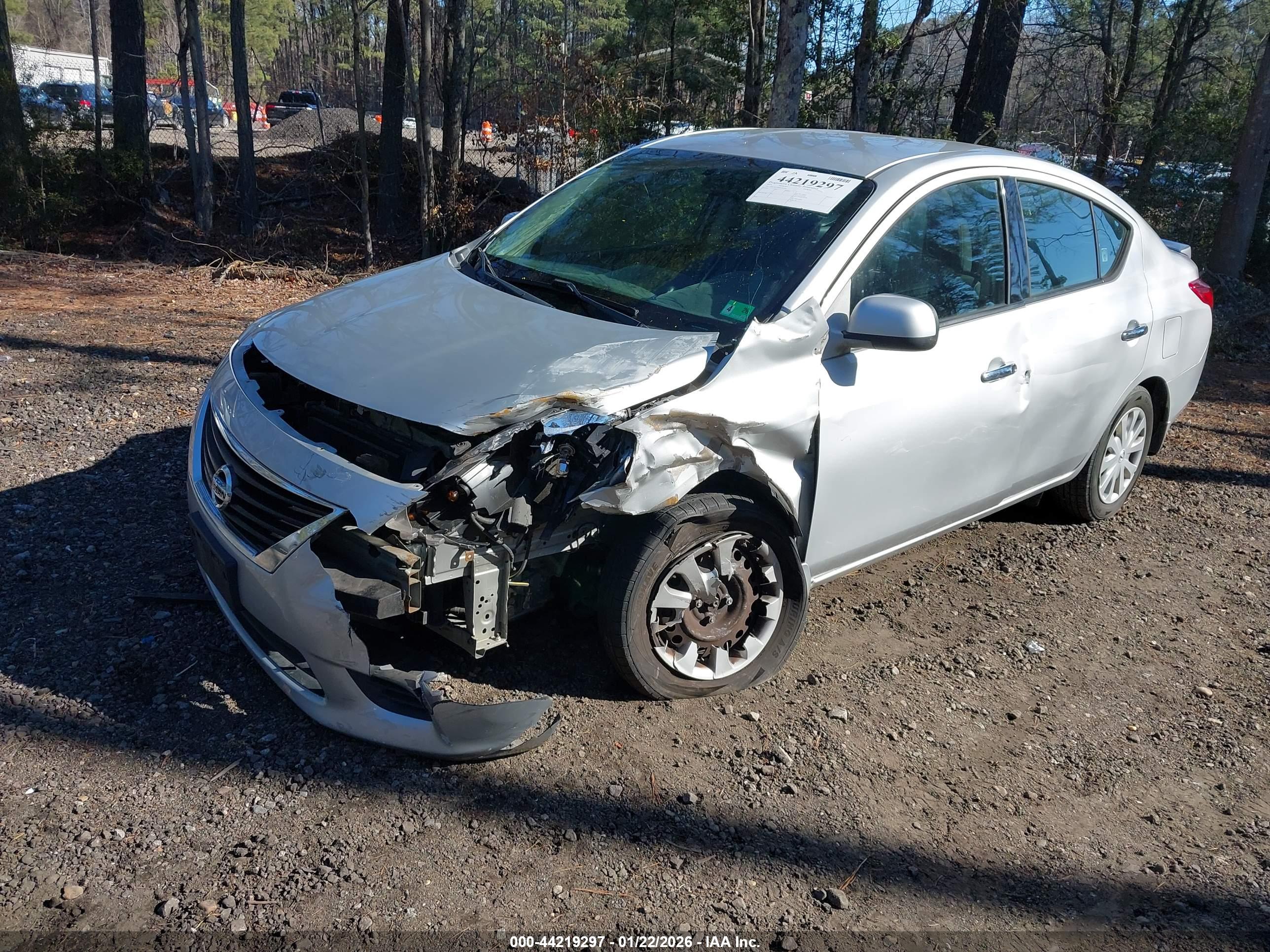NISSAN VERSA image 2