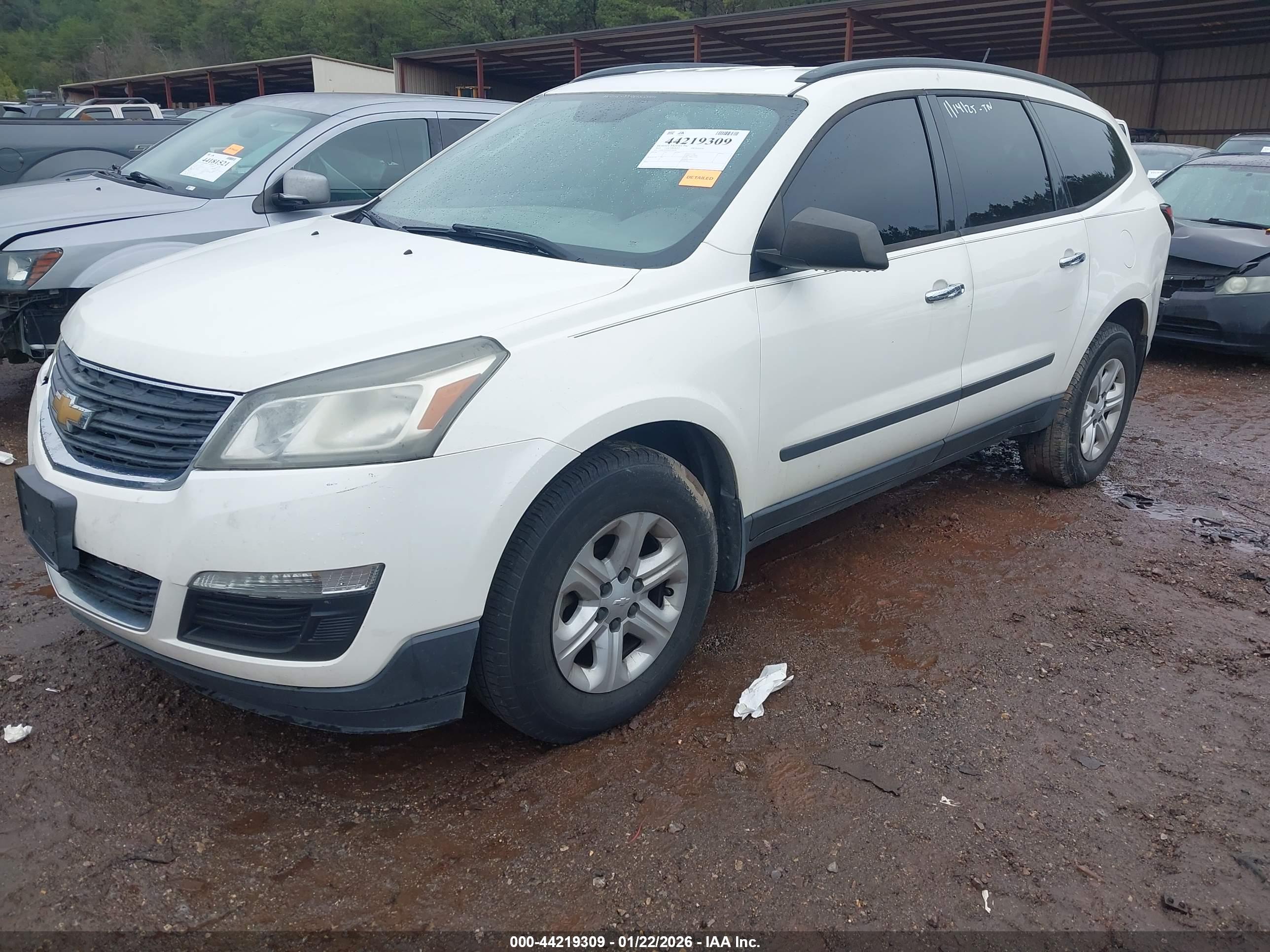 CHEVROLET TRAVERSE image 2