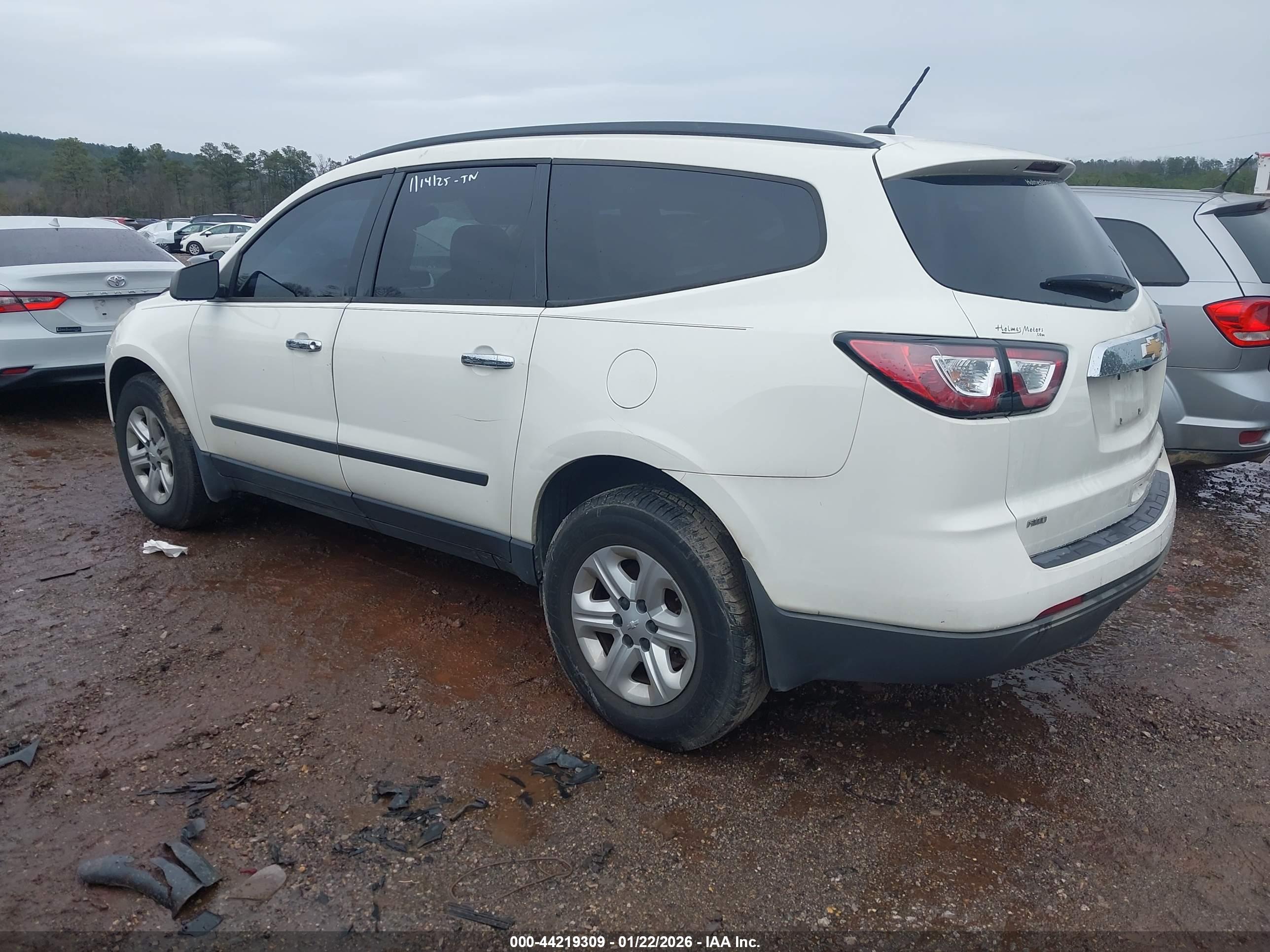 CHEVROLET TRAVERSE image 3