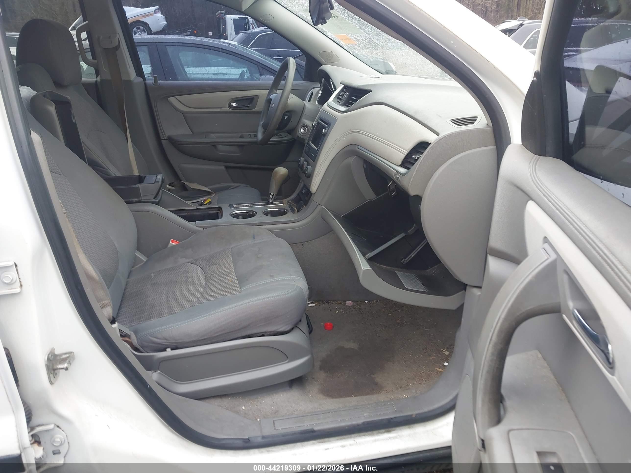 CHEVROLET TRAVERSE image 5