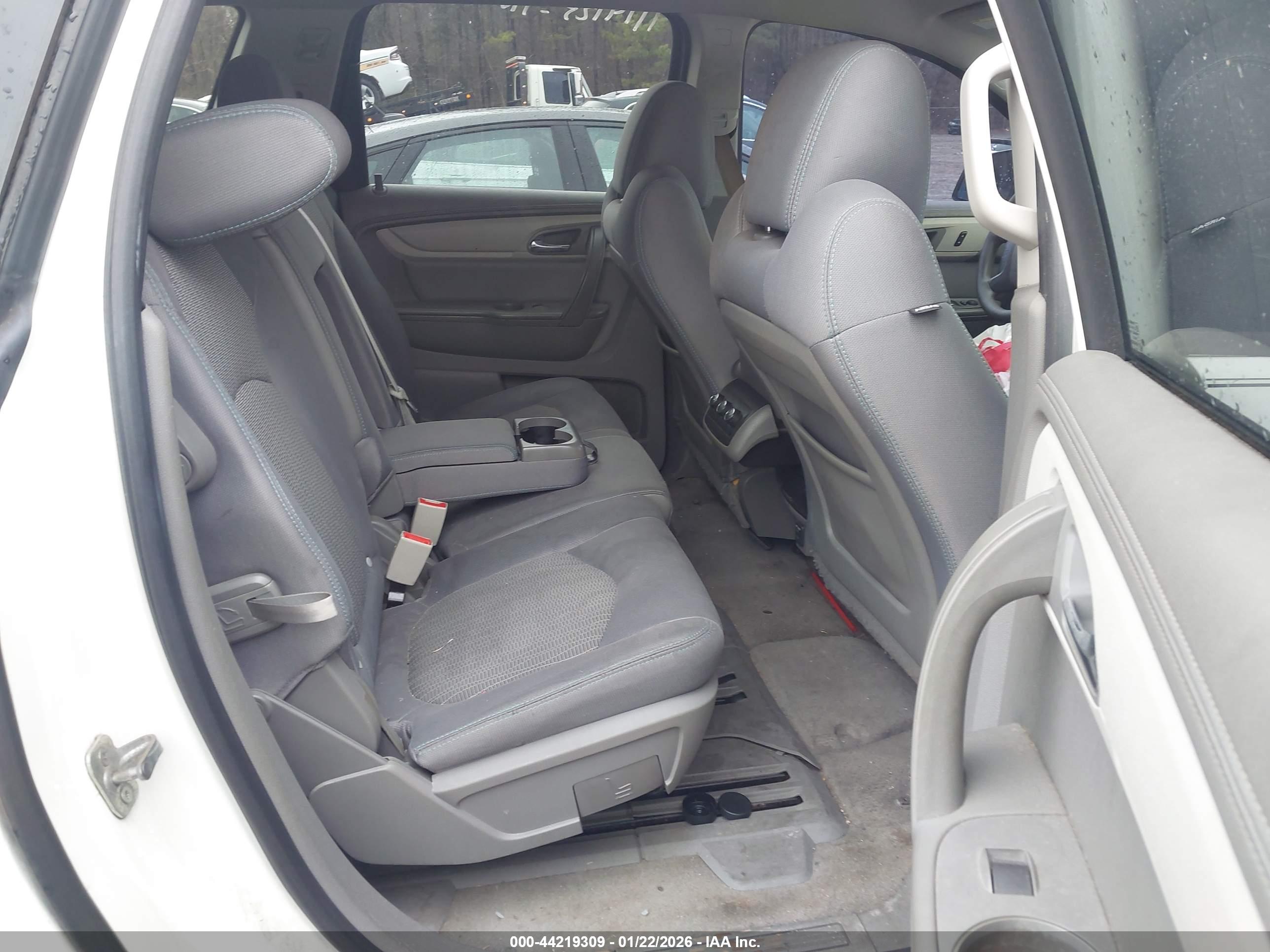 CHEVROLET TRAVERSE image 8