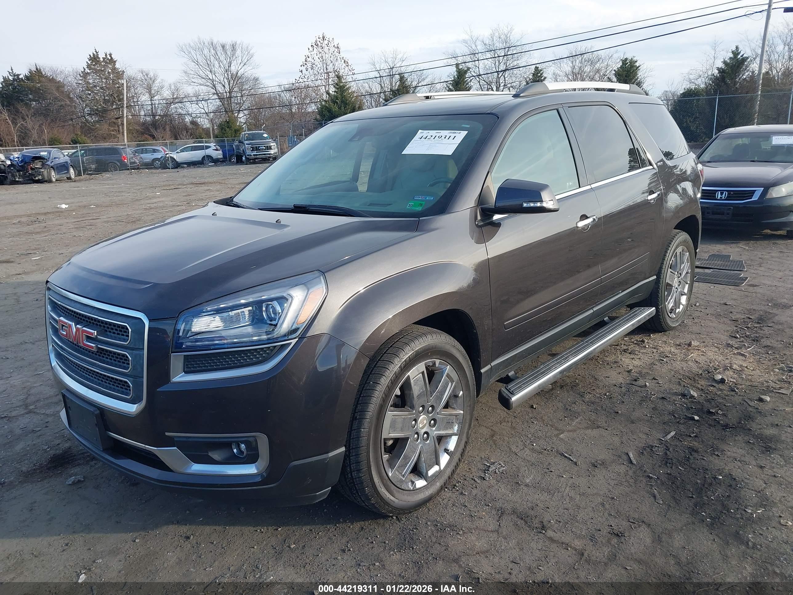 GMC ACADIA image 2